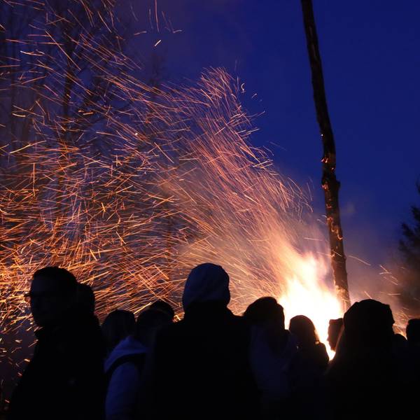 Osterfeuer auf dem Marienheider Dannenberg.