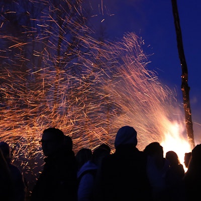 Osterfeuer auf dem Marienheider Dannenberg.