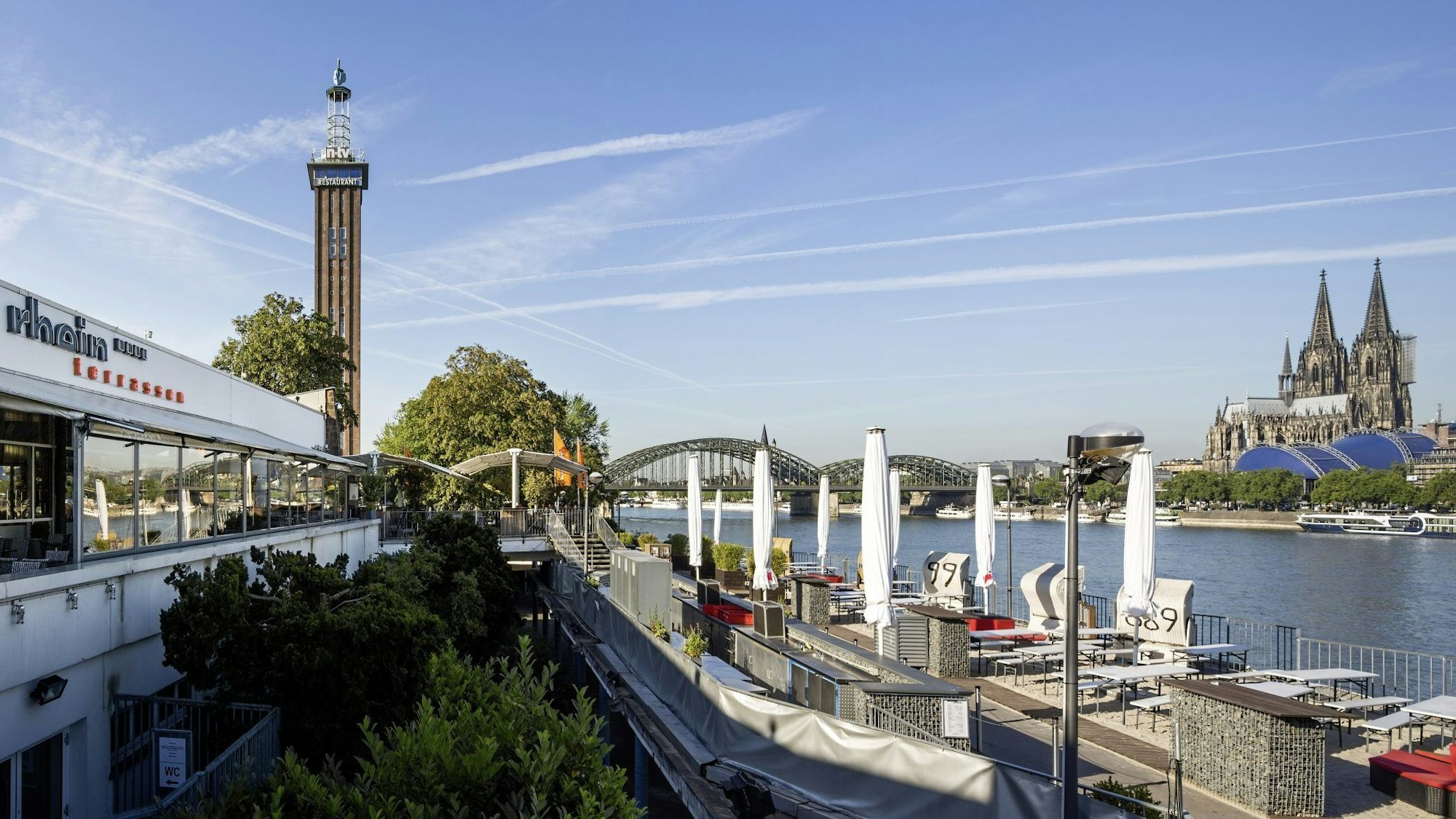 Rheinterrassen mit Blick auf den Dom