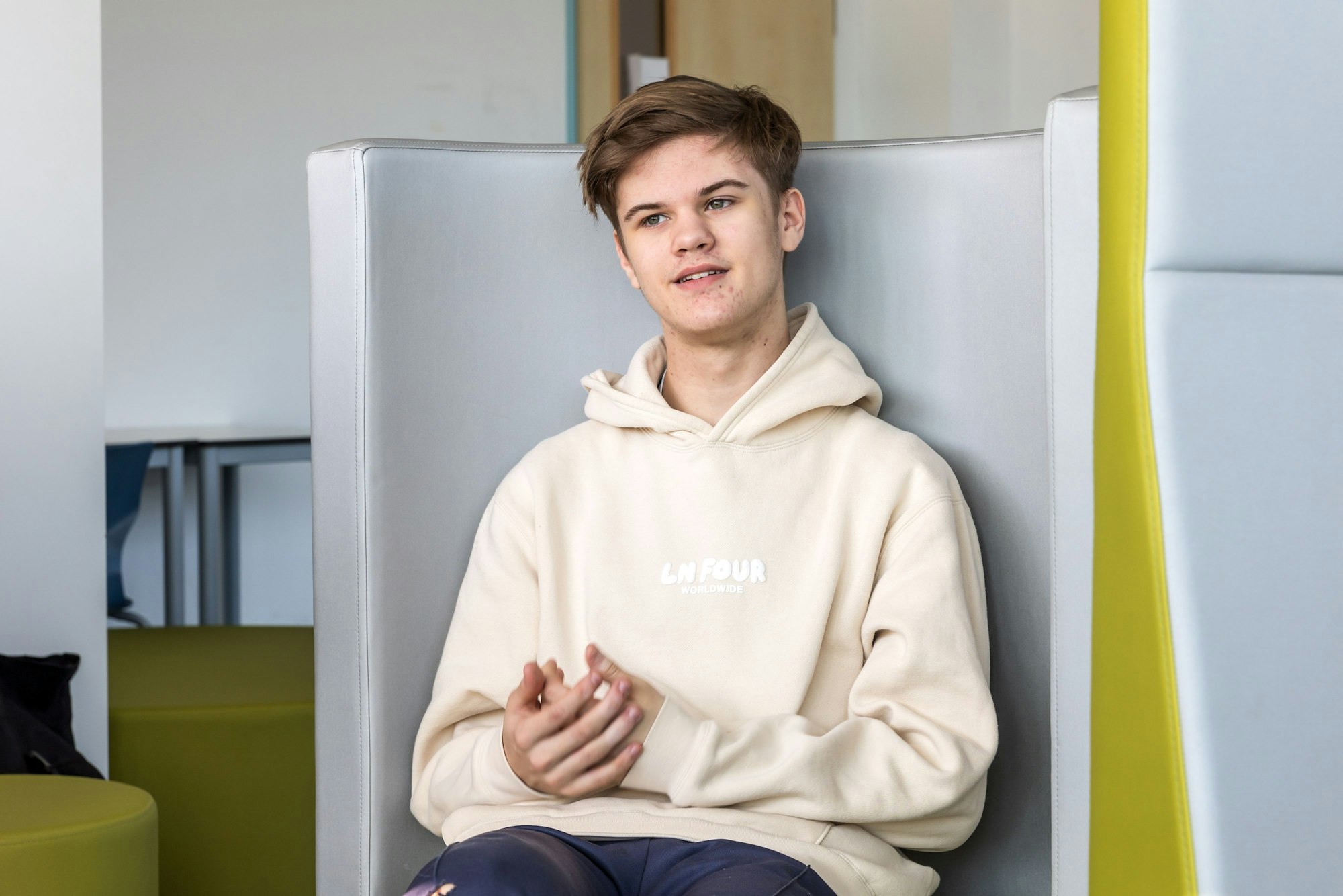 Wehrdienst für alle
Wie stehen Kölner Schülerinnen und Schüler der Heliosschule dazu, auf die das mit relevanter Wahrscheinlichkeit zukommt.