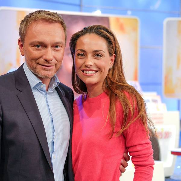 Franca Lehfeldt und Christian Lindner posieren für Fotografen.