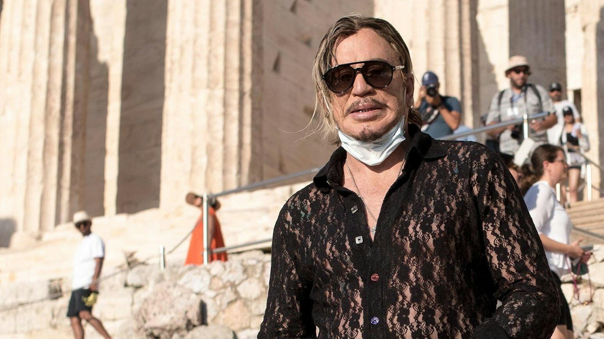 Mickey Rourke besucht die Akropolis am Rande der Dreharbeiten seines Films „Man of God“.
