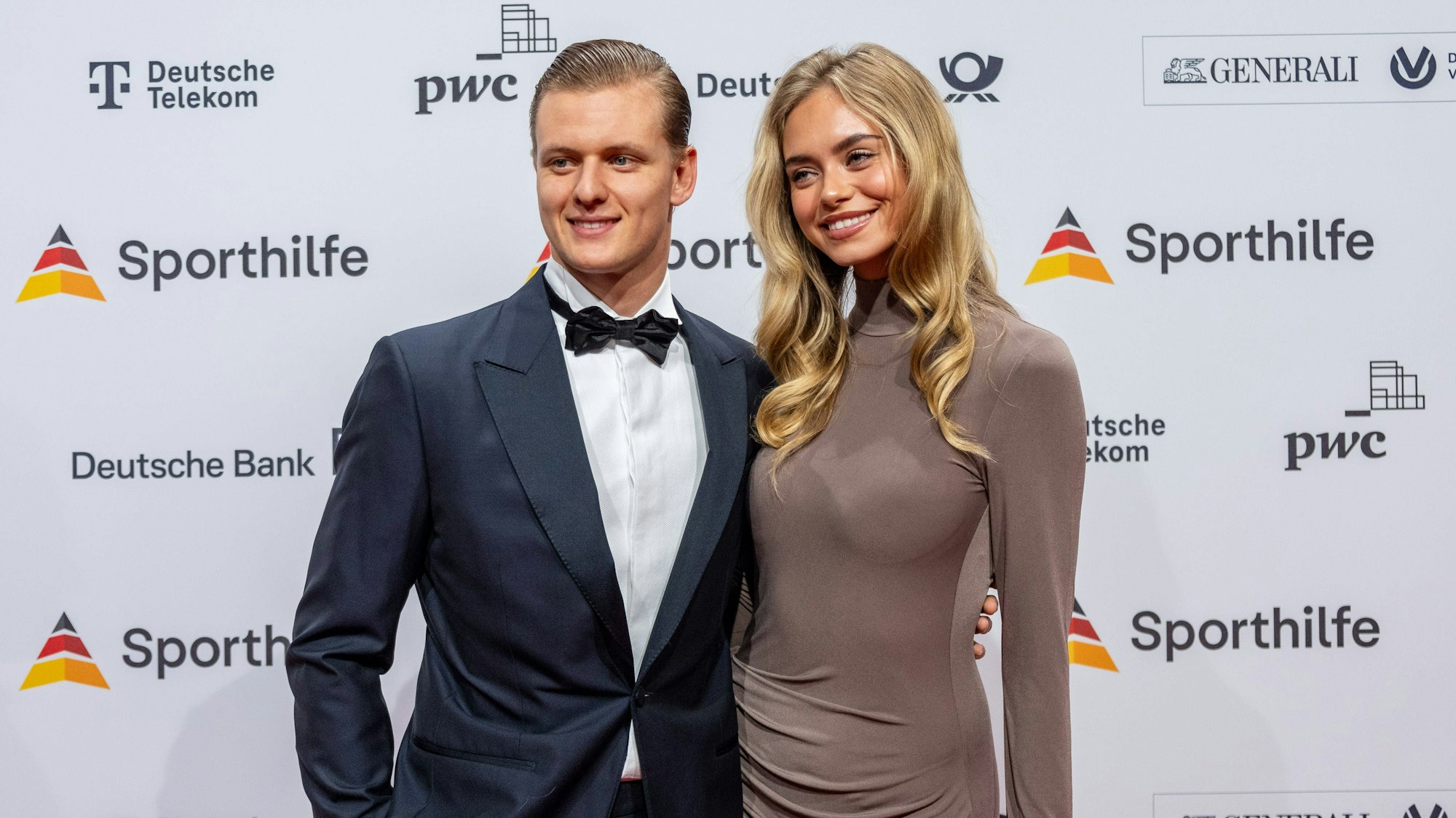 Mick Schumacher und seine Freundin Laila Hasanovic beim Ball des Sports.