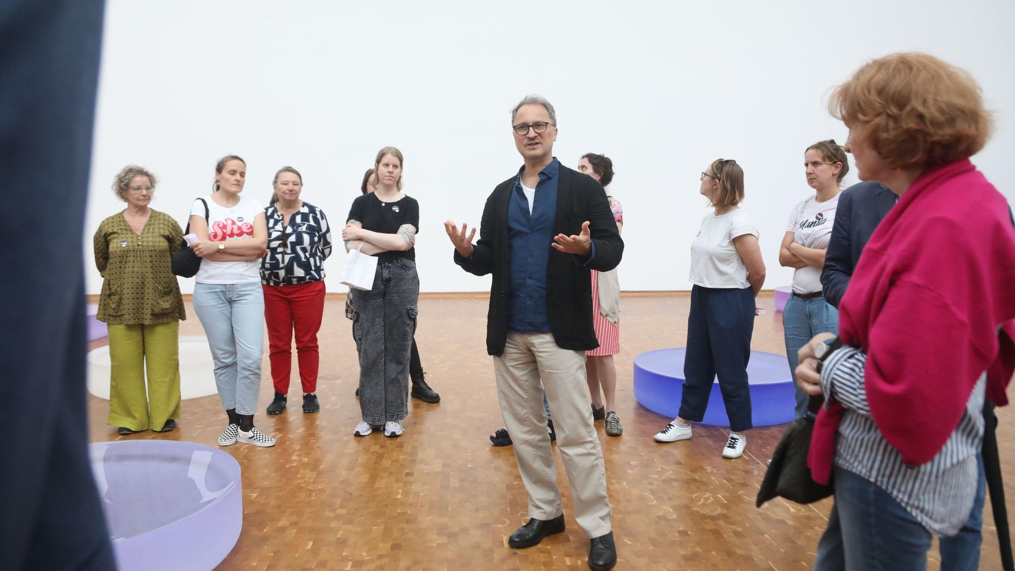Als Direktor des Museum Ludwig schlägt Yilmaz Dziewior Kunstpatenschaften für Kinder vor.