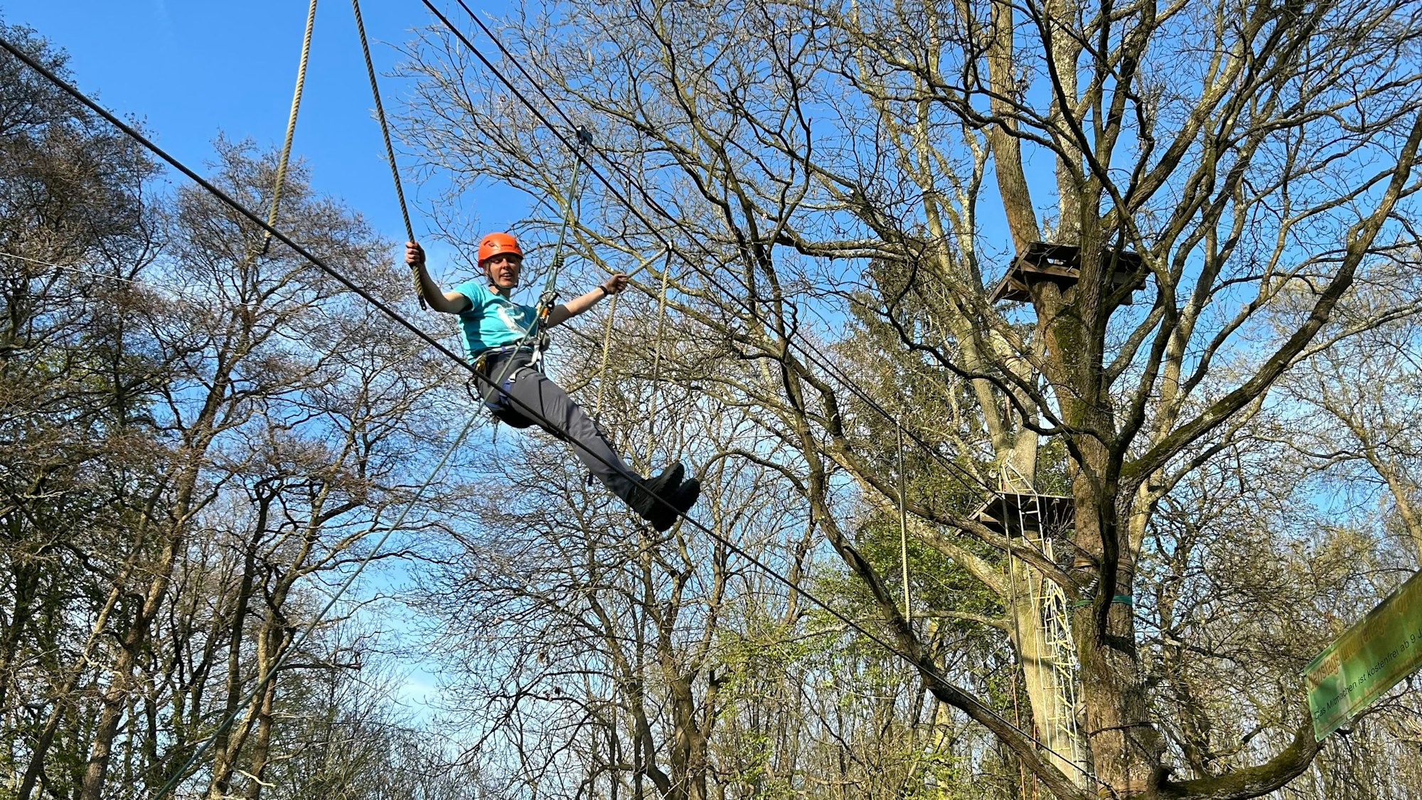 Klettertrainerin hoch oben