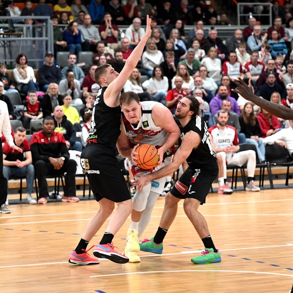 08.02.2025, Basketball-Bayer Giants Lev-Paderborn
mitte: Sören-Eyke Urbansky (Bayer)
Foto: Uli Herhaus