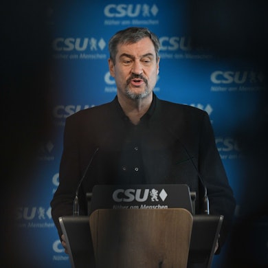 10.04.2025, Bayern, München: Markus Söder, CSU-Vorsitzender und bayerischer Ministerpräsident, gibt eine Pressekonferenz zu den Ergebnissen der Koalitionsverhandlungen in Berlin. Foto: Peter Kneffel/dpa +++ dpa-Bildfunk +++