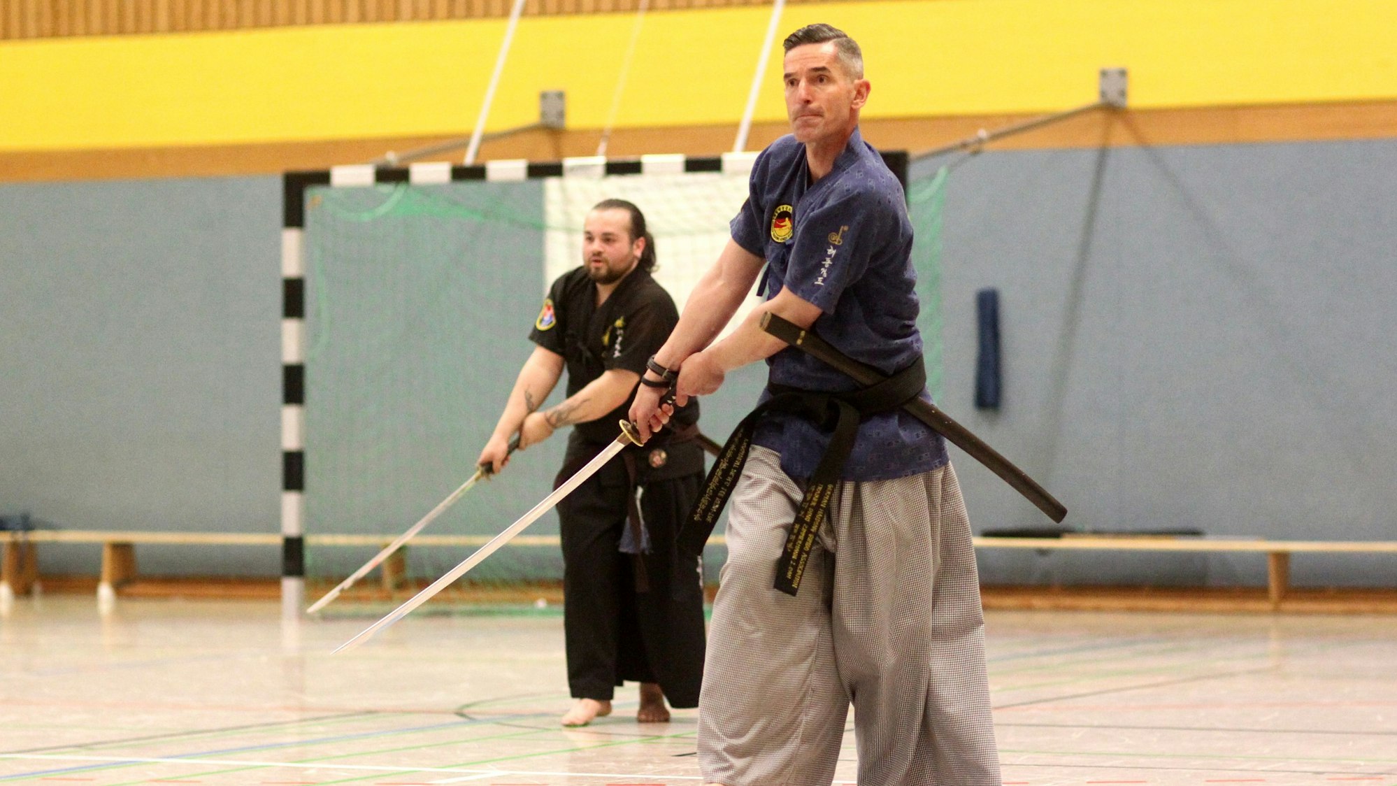 Dino Zimmermann trainiert in Neunkirchen zweimal in der Woche mit seinen Schülern. Der Meister hat den 2. Dan in der Sportart Haidong Gumdo.