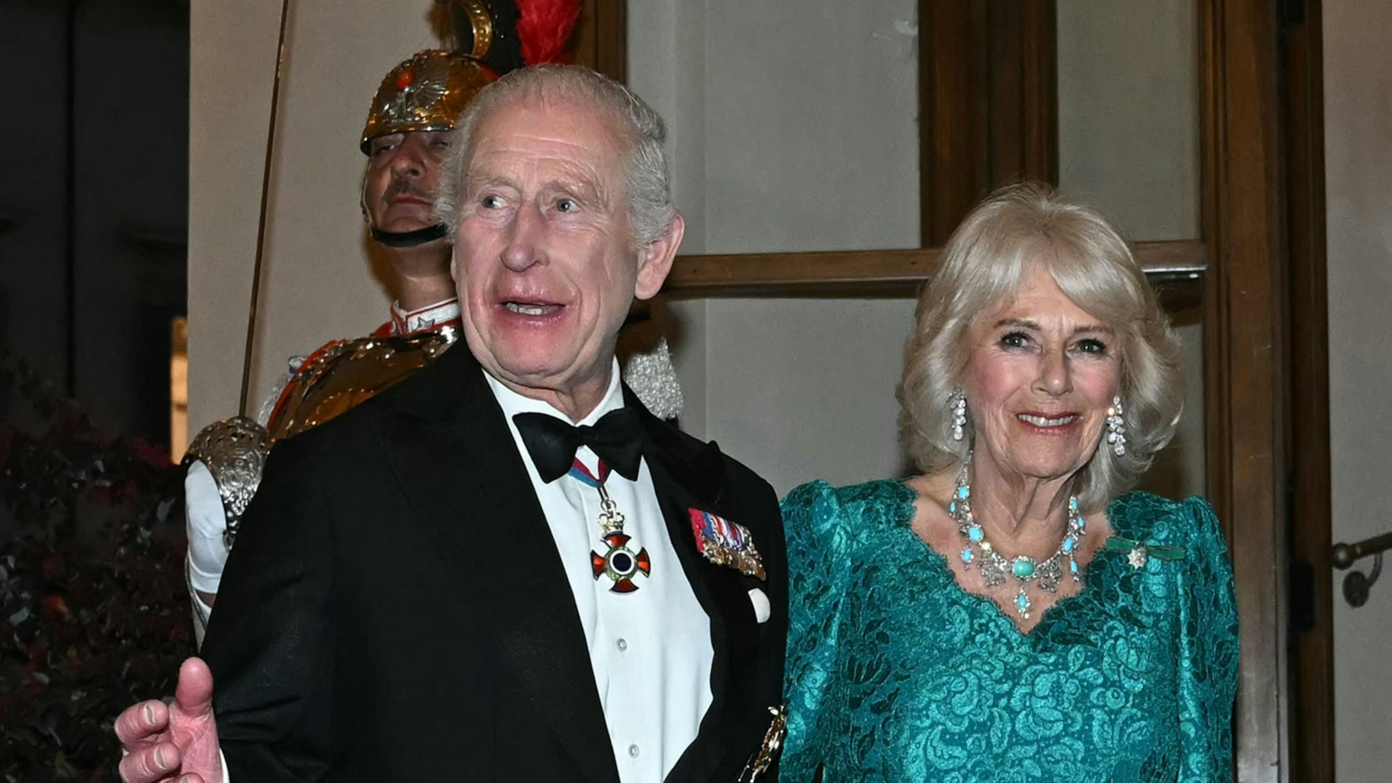 König Charles III. und Königin Camilla treffen am 9. April 2025 zu einem Staatsbankett im Präsidentenpalast Quirinale ein.