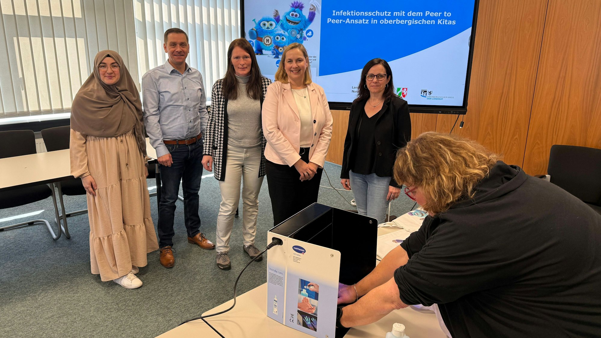 Das Foto zeigt sechs Personen, die an dem Projekt beteiligt waren.