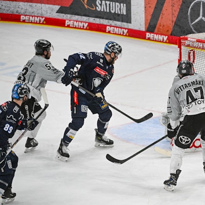 Kölner Haie unterlagen 0:3 gegen Ingolstadt im Playoff-Halbfinale der DEL. Sechstes Spiel in Köln folgt.