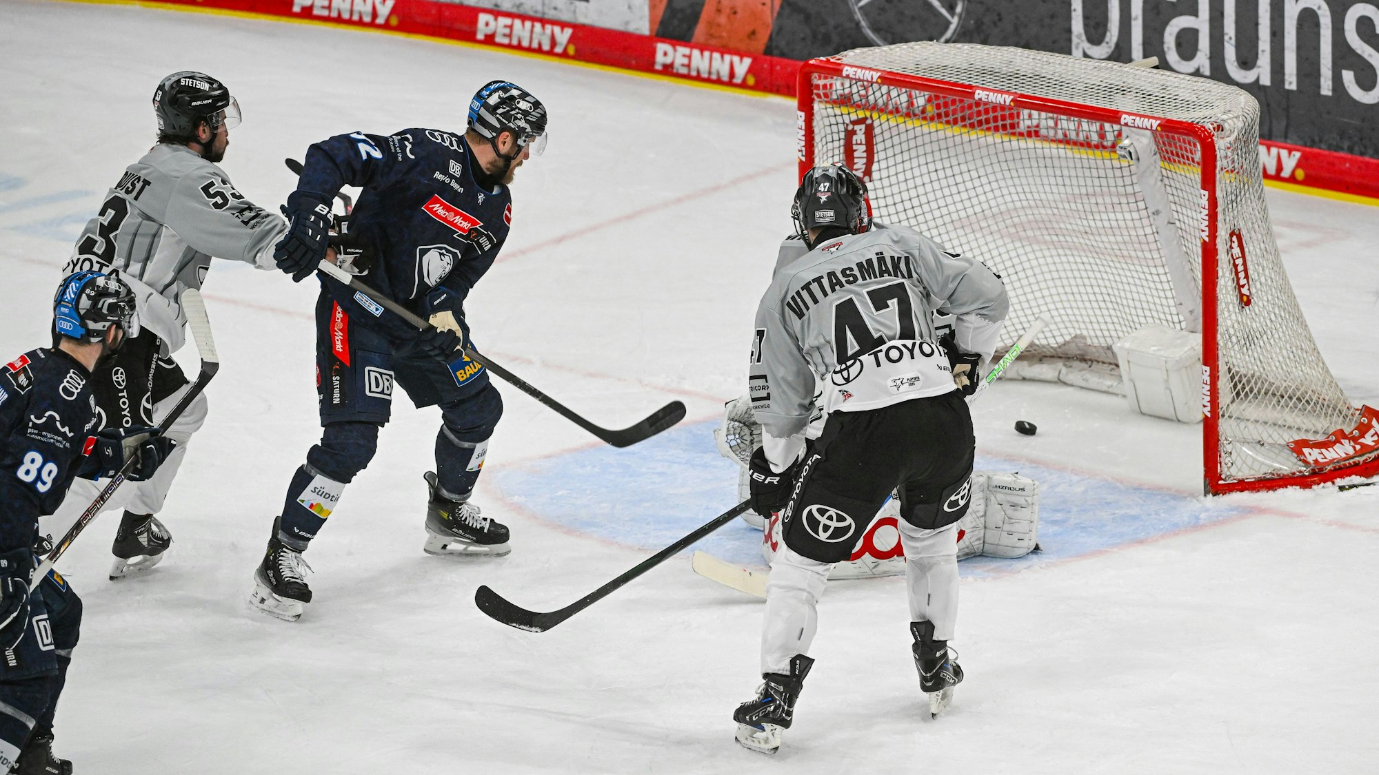 Kölner Haie unterlagen 0:3 gegen Ingolstadt im Playoff-Halbfinale der DEL. Sechstes Spiel in Köln folgt.