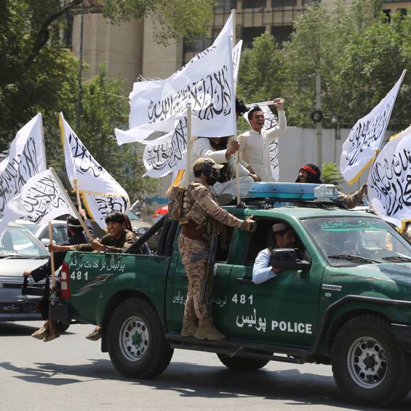 Taliban-Kämpfer feiern den dritten Jahrestag des Abzugs der US-geführten Truppen aus Afghanistan. (Archivbild)