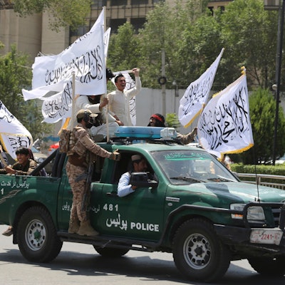 Taliban-Kämpfer feiern den dritten Jahrestag des Abzugs der US-geführten Truppen aus Afghanistan. (Archivbild)