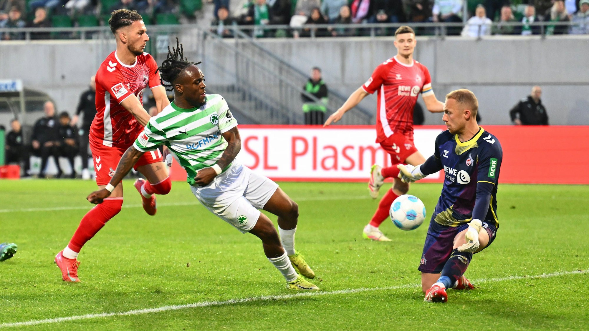 11.04.2025 - Fussball - Saison 2024 2025 - 2. Fussball - Bundesliga - 29. Spieltag: SpVgg Greuther Fürth  Kleeblatt  - 1. FC Köln FCK - Sportfoto Zink/ - xwoxzix - DFL regulations prohibit any use of photographs as image sequences and/or quasi-video - only for editorial use - Noel Futkeu 9, SpVgg Greuther Fürth  Leart Paqarada 17, FC Köln  Marvin Schwäbe Schwaebe 1, FC Köln  - Chance Torchance *** 11 04 2025 Soccer Season 2024 2025 2 Soccer Bundesliga 29 Matchday SpVgg Greuther Fürth Kleeblatt 1 FC Köln FCK Sportfoto Zink xwoxzix DFL regulations prohibit any use of photographs as image sequences and or quasi video only for editorial use Noel Futkeu 9, SpVgg Greuther Fürth Leart Paqarada 17, FC Köln Marvin Schwäbe Schwaebe 1, FC Köln Chance Torchance