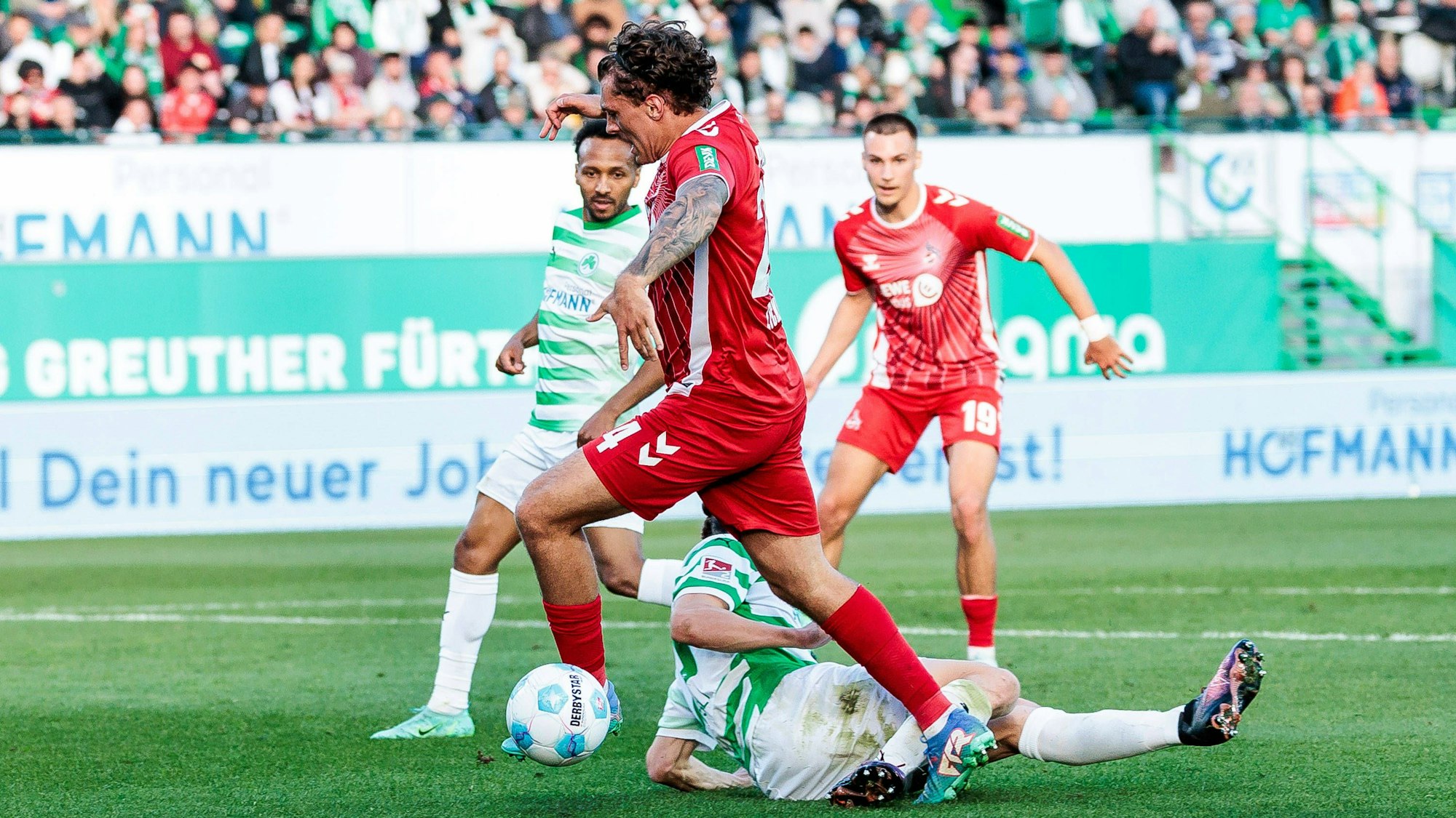 2. Fußball Bundesliga: SpVgg Greuther Fürth - 1. FC Köln 11.04.2025 Zweikampf Noah Loosli SpVgg Greuther Fürth, 25, Julian Pauli 1. FC Köln, 24 Elfmeterfoul 2. Fußball Bundesliga, SpVgg Greuther Fürth - 1. FC Köln, Fürth, Sportpark Ronhof Thomas Sommer am 11.04.2025 DFL REGULATIONS PROHIBIT ANY USE OF PHOTOGRAPHS AS IMAGE SEQUENCES AND/OR QUASI-VIDEO. *** 2 Soccer Bundesliga SpVgg Greuther Fürth 1 FC Köln 11 04 2025 Duel Noah Loosli SpVgg Greuther Fürth, 25 , Julian Pauli 1 FC Köln, 24 Penalty foul 2 Soccer Bundesliga, SpVgg Greuther Fürth 1 FC Köln, Fürth, Sportpark Ronhof Thomas Sommer on 11 04 2025 DFL REGULATIONS PROHIBIT ANY USE OF PHOTOGRAPHS AS IMAGE SEQUENCES AND OR QUASI VIDEO Copyright: xBEAUTIFULxSPORTS/Wunderlx