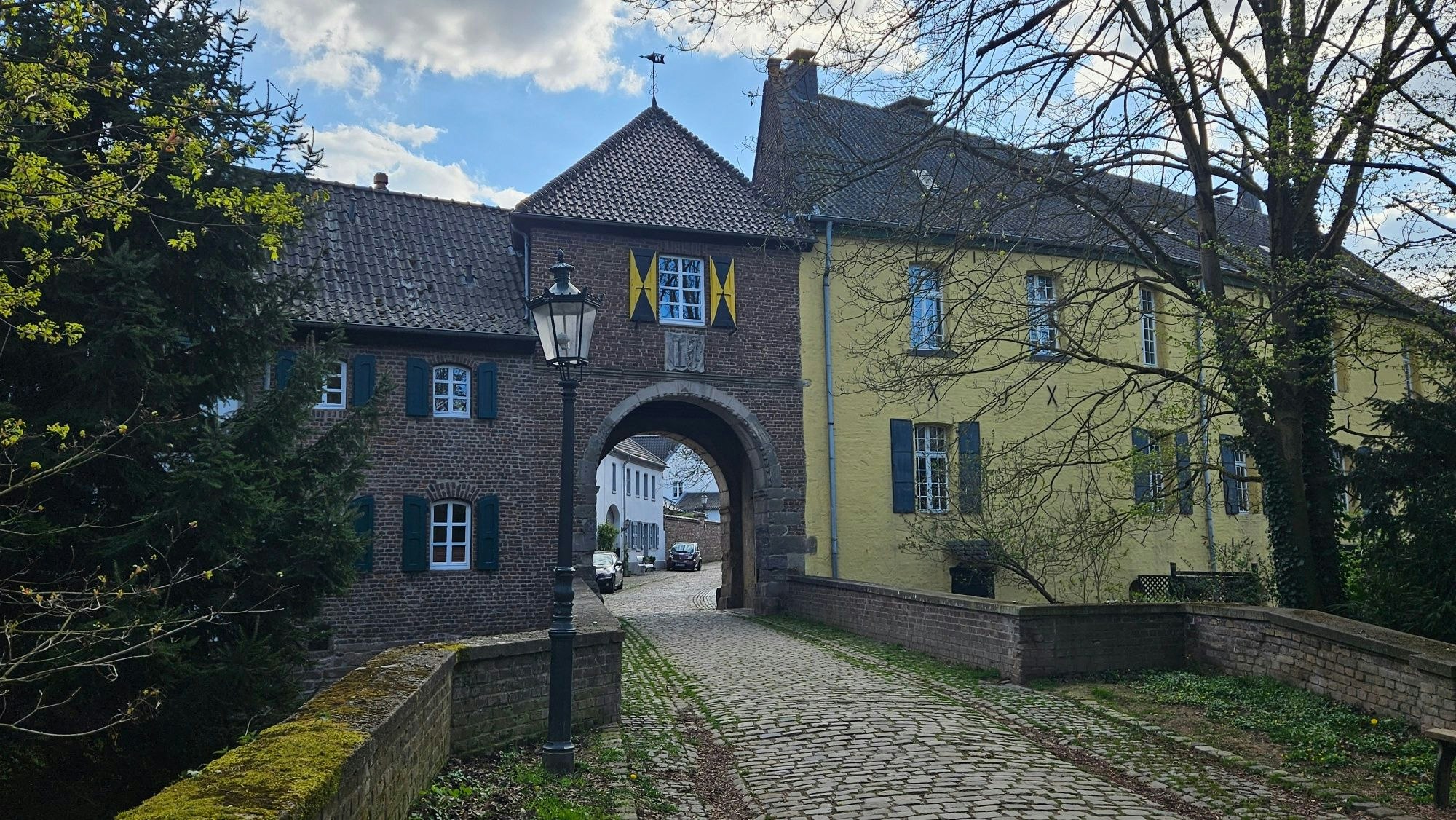 Das Bild zeigt das Erfttor in Alt-Kaster.