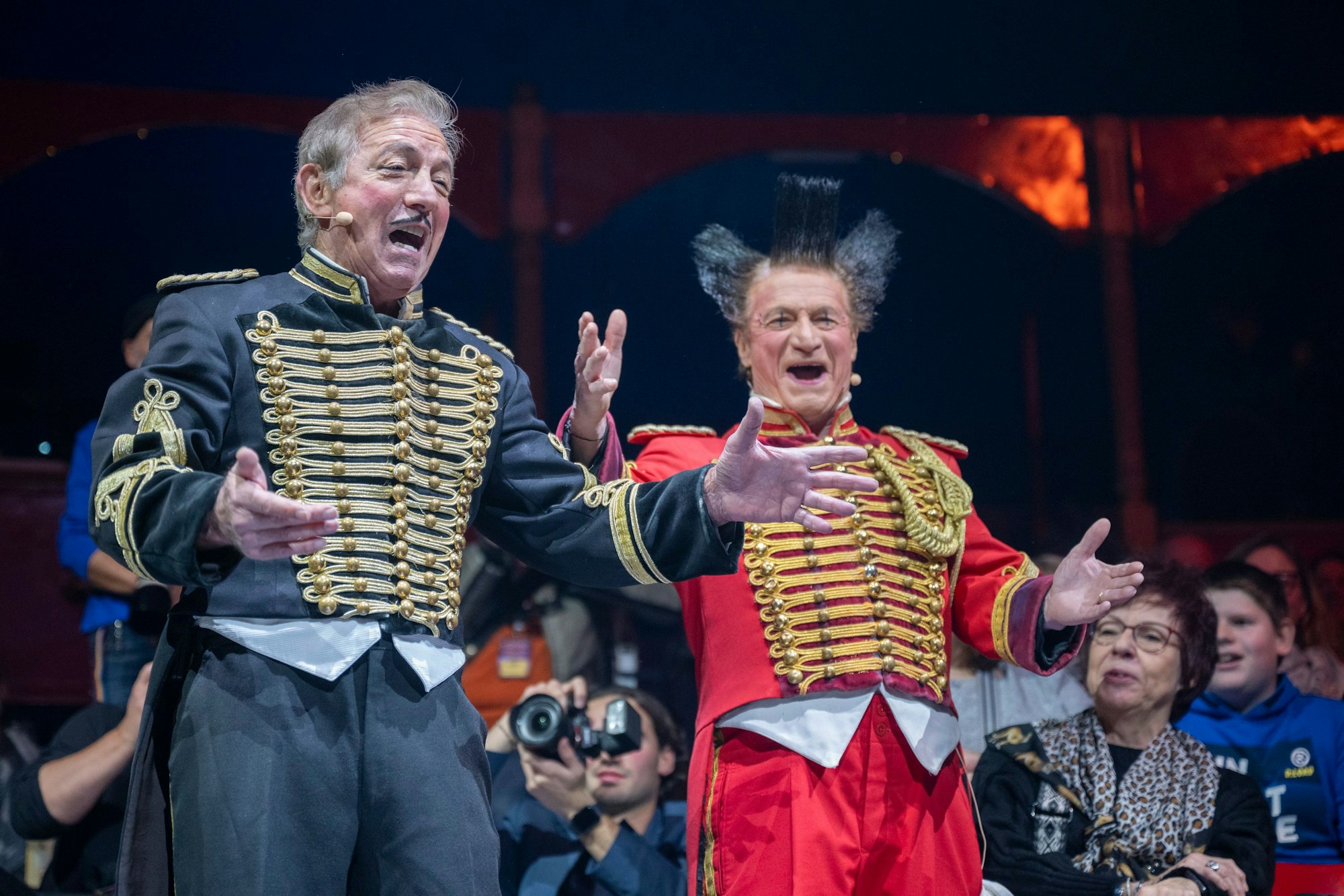 30.11.2024, Köln: Die Clowns Fumagallis beenden ihre Karriere in Köln. Premiere des 9. Kölner WeihnachtsCircus. Foto: Uwe Weiser