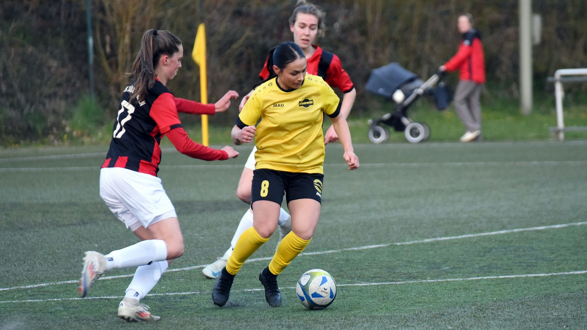 Spielszene aus dem Frauenfußball