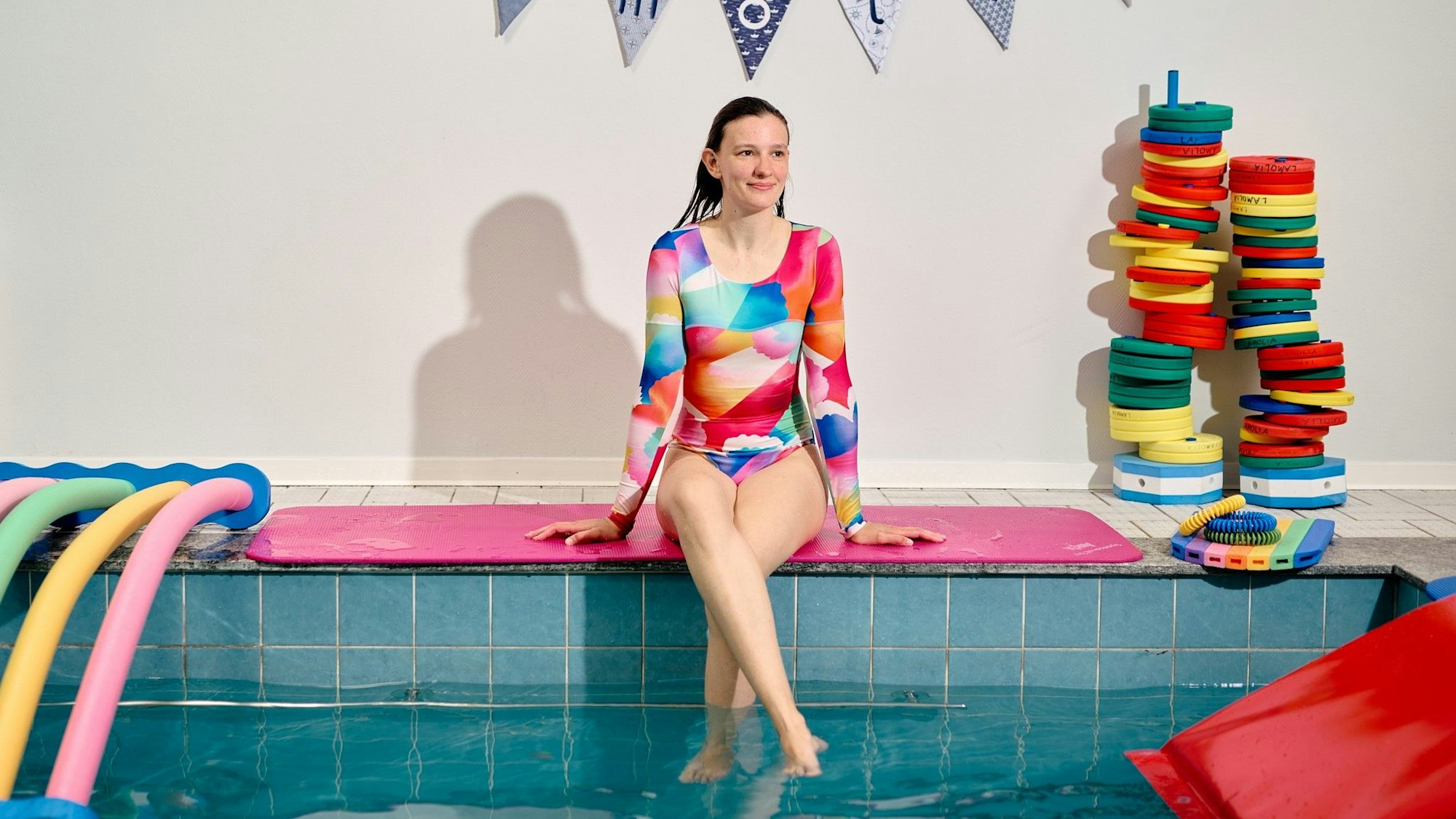 Die Schwimmlehrerin Samira Korves aus Münster profitierte vom Sozialexperiment.