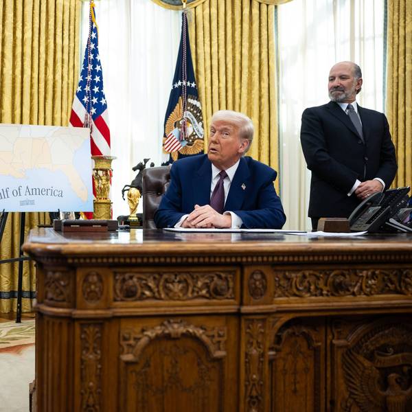 US-Präsident Donald Trump und sein Handelsminister Howard Lutnick im Oval Office des Weißen Hauses.