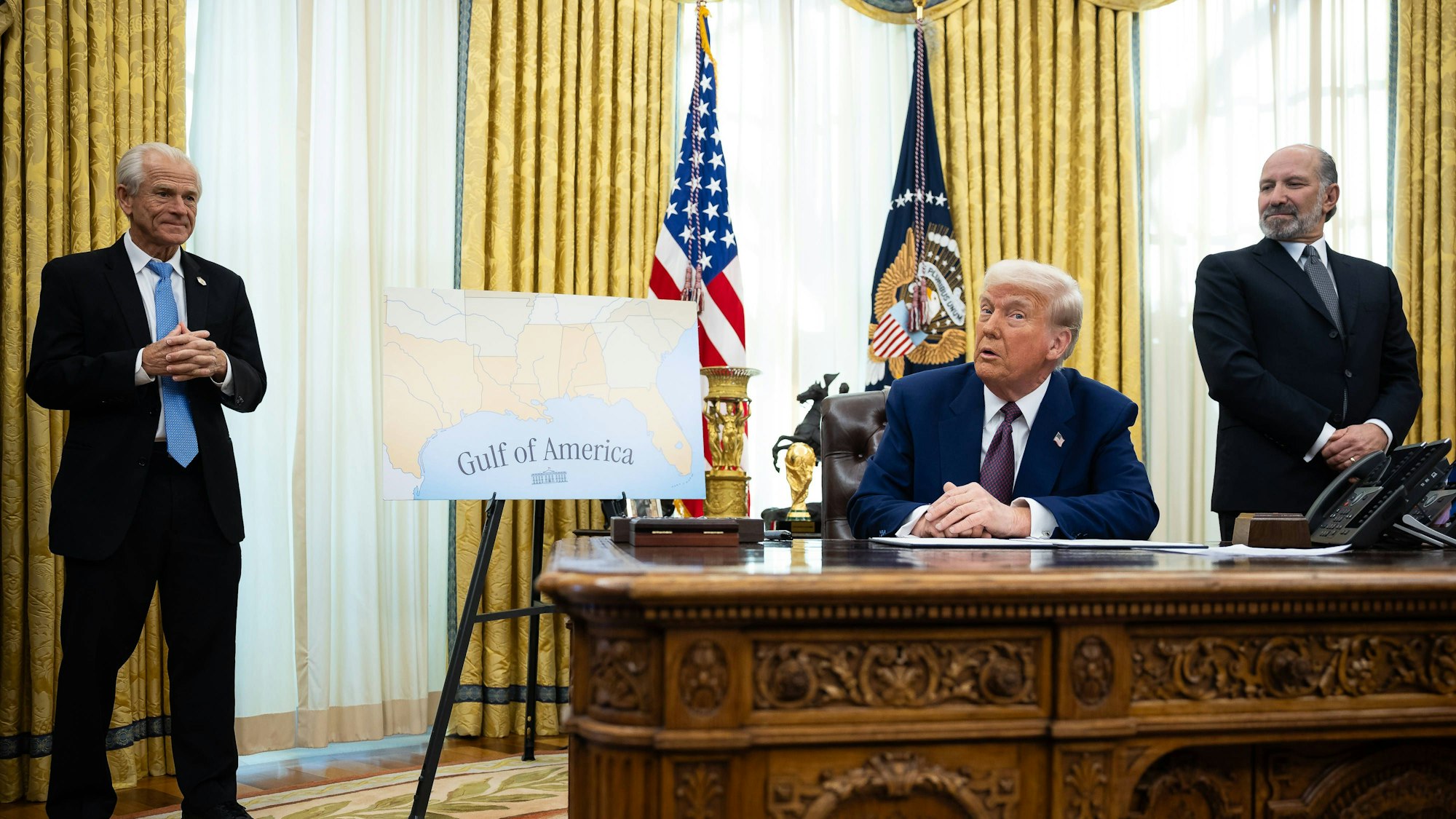 Trump Signs a Series of Executive Orders in the Oval Office United States President Donald Trump, flanked by Peter Navarro, Senior Counselor to the President for Trade and Manufacturing, and US Secretary of Commerce Howard Lutnick signs executive orders in the Oval Office at the White House Feb. 13, 2025. Francis Chung/POLITICO Credit: Francis Chung / Pool via CNP/AdMedia Washington District of Columbia United States of America EDITORIAL USE ONLY PUBLICATIONxNOTxINxUKxAUS Copyright: xx 2025-0213-WH-francis-3-1-5229100 CNP/AdMediax admphotostwo917969