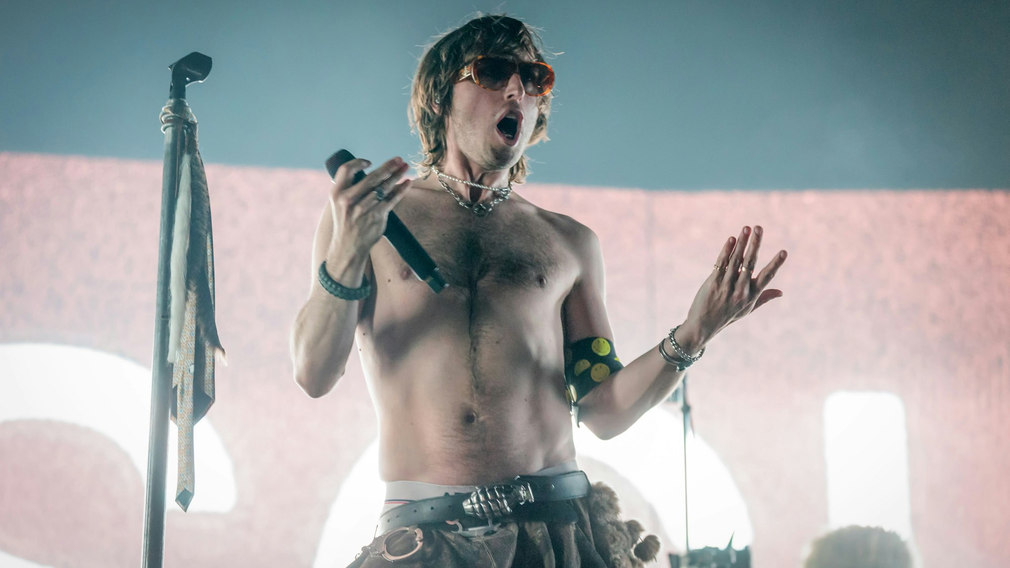 12.05.2025
Köln:
Die Band Bilderbuch, immer noch Österreichs tollste Band, kommt endlich mal wieder nach Köln ins Palladium
Foto: Martina Goyert