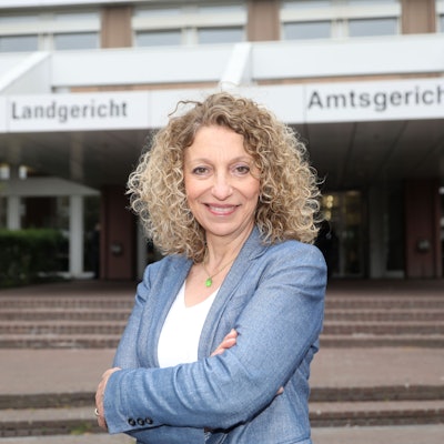10.04.2025, Köln: TV-Staatsanwältin (RTL Strafgericht) und Strafverteidigerin Funda Bicakoglu. Foto: Arton Krasniqi