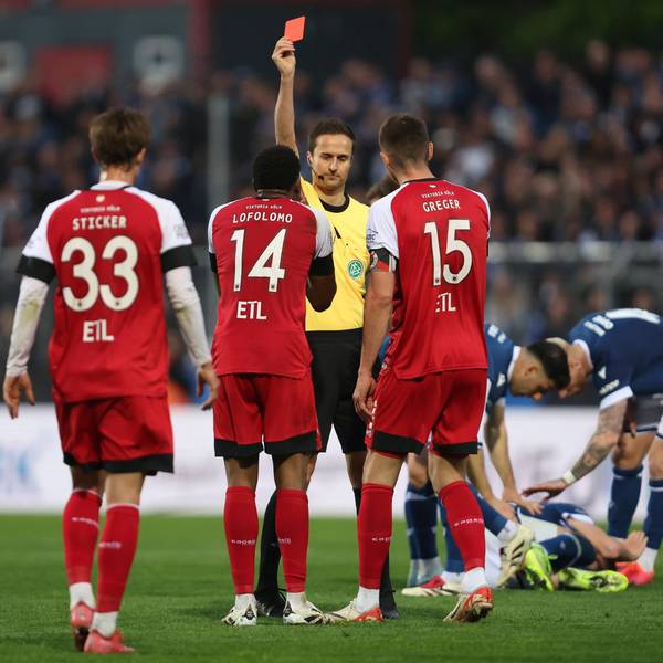 Enrique Lofolomo FC Viktoria Koeln erhaelt die rote Karte waehrend des Spiels der 3.Liga zwischen FC Viktoria Koeln und Arminia Bielefeld, Sportpark Hoehenberg am 13. April 2025 in Köln, Deutschland. Foto von Oliver Kaelke/DeFodi Images Enrique Lofolomo FC Viktoria Koeln gets the red card during the 3.Liga match betweenFC Viktoria Koeln and Arminia Bielefeld at Sportpark Hoehenberg on April 13, 2025 in Cologne, Germany. Photo by Oliver Kaelke/DeFodi Images DFL regulations prohibit any use of photographs as image sequences and/or quasi-video. Photo by Oliver Kaelke/DeFodi Images *** Enrique Lofolomo FC Viktoria Koeln gets the red card during the 3 Liga match between FC Viktoria Koeln and Arminia Bielefeld, Sportpark Hoehenberg on April 13, 2025 in Cologne, Germany Photo by Oliver Kaelke DeFodi Images Enrique Lofolomo FC Viktoria Koeln gets the red card during the 3 Liga match betweenFC Viktoria Koeln and Arminia Bielefeld at Sportpark Hoehenberg on April 13, 2025 in Cologne, Germany Photo by Oliver Kaelke DeFodi Images DFL regulations prohibit any use of photographs as image sequences and or quasi video Photo by Oliver Kaelke DeFodi Images