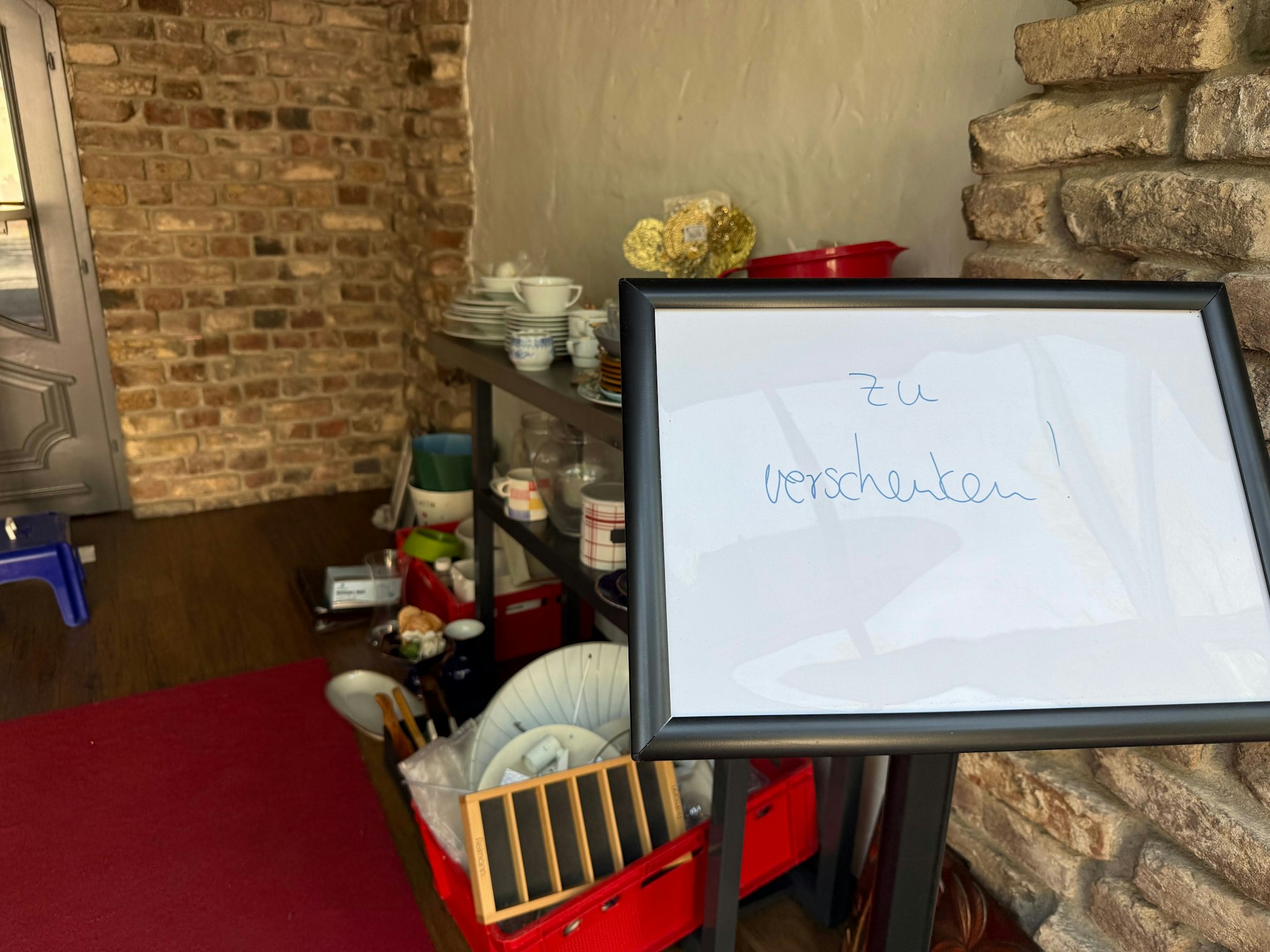 Das „Haus am Park“ hat zugemacht. Vieles vom Inventar war auf dem letzten Trödelmarkt auch zu verschenken.