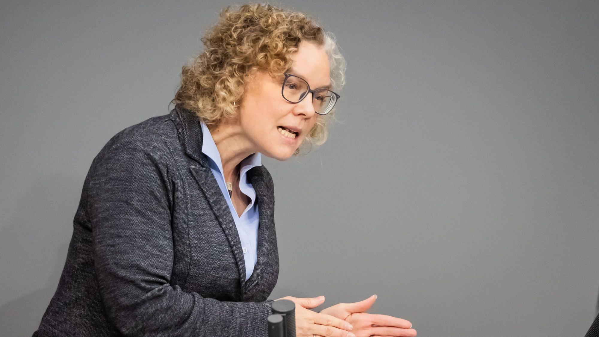 Julia Verlinden (Bündnis 90/Die Grünen), Mitglied des Deutschen Bundestages, spricht im Plenum des Deutschen Bundestages. (Archivbild)