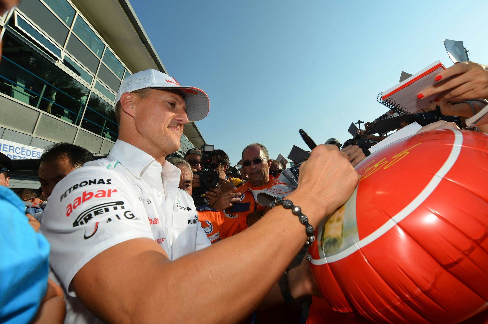 Gab in seiner Karriere unzählige Unterschriften: Michael Schumacher.