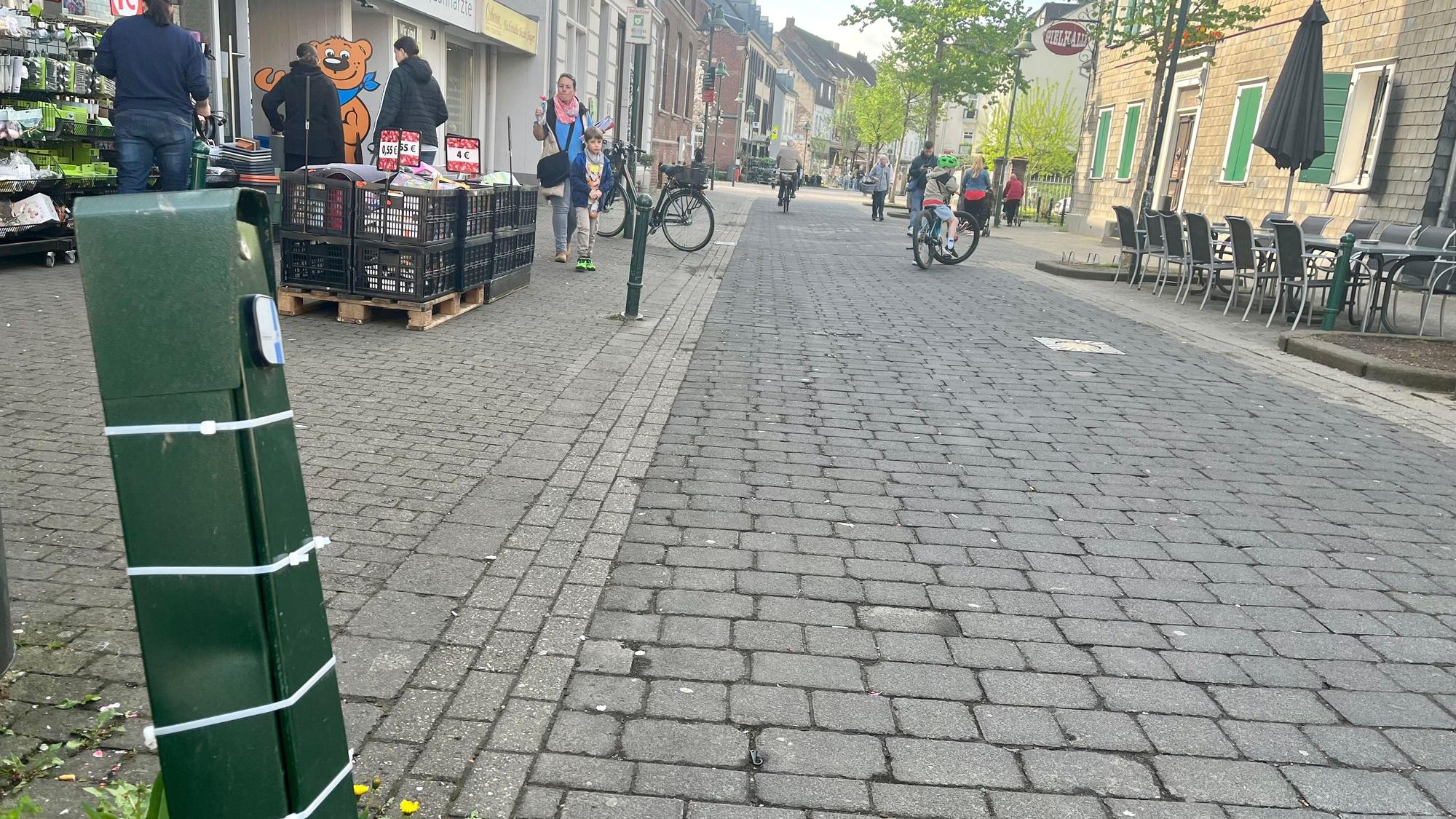 Säule mit Kabelbindern