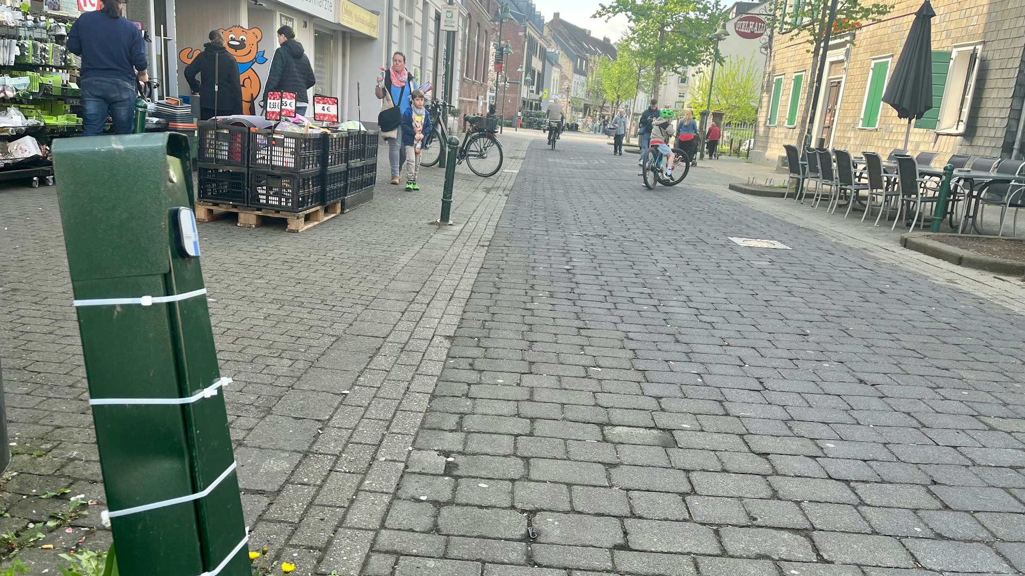 Säule mit Kabelbindern