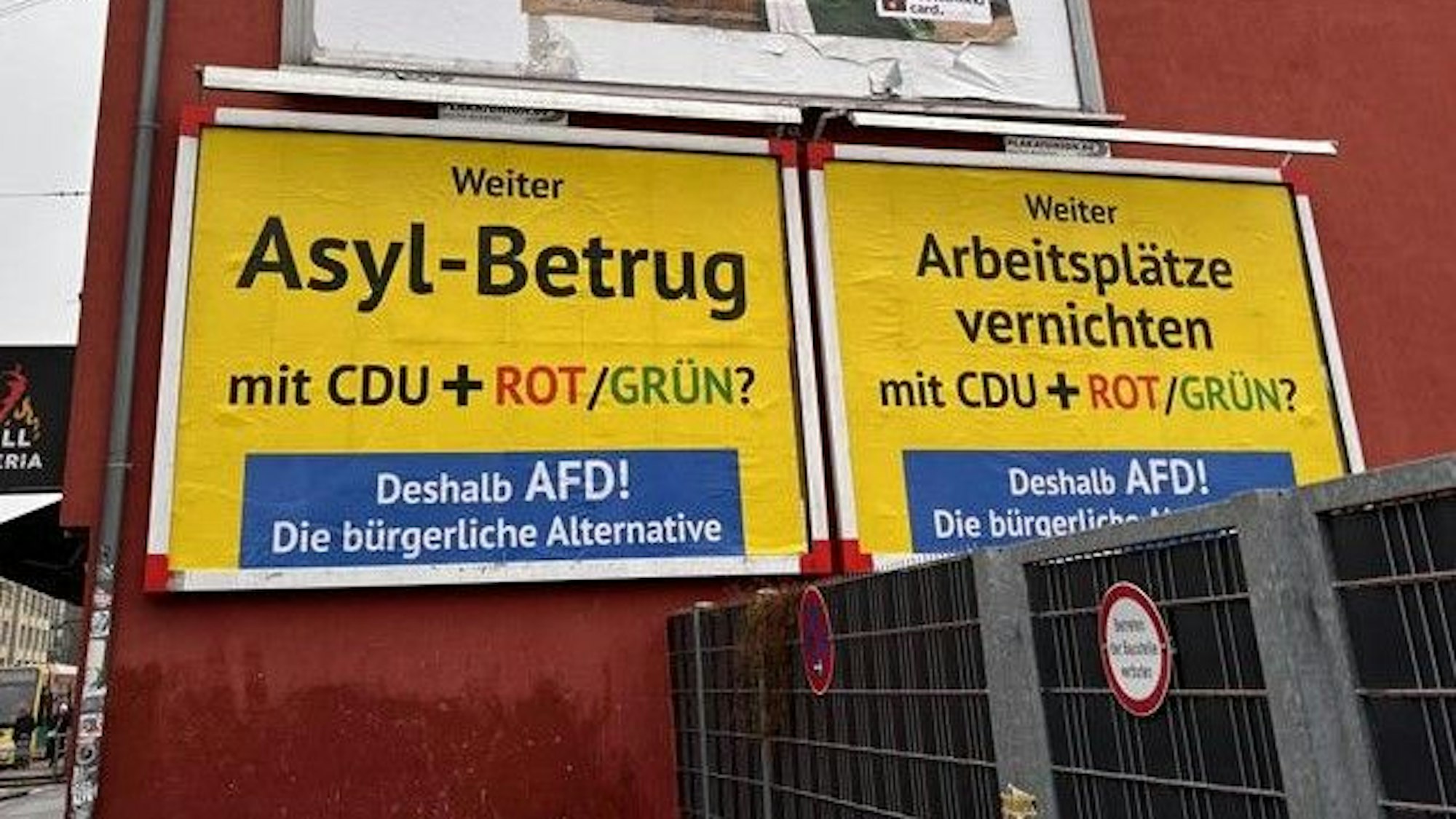 Diese AfD-Plakate hingen zur Beginn des Jahres 2025 in Köln-Niehl.