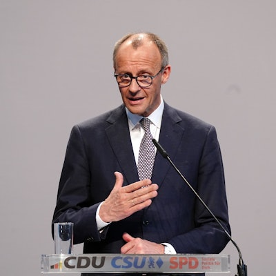 Friedrich Merz, Unions-Kanzlerkandidat und CDU-Bundesvorsitzender, spricht bei einer Pressekonferenz der Parteivorsitzenden von Union und SPD zur Vorstellung des Koalitionsvertrages im Paul-Löbe-Haus. (Archivbild)