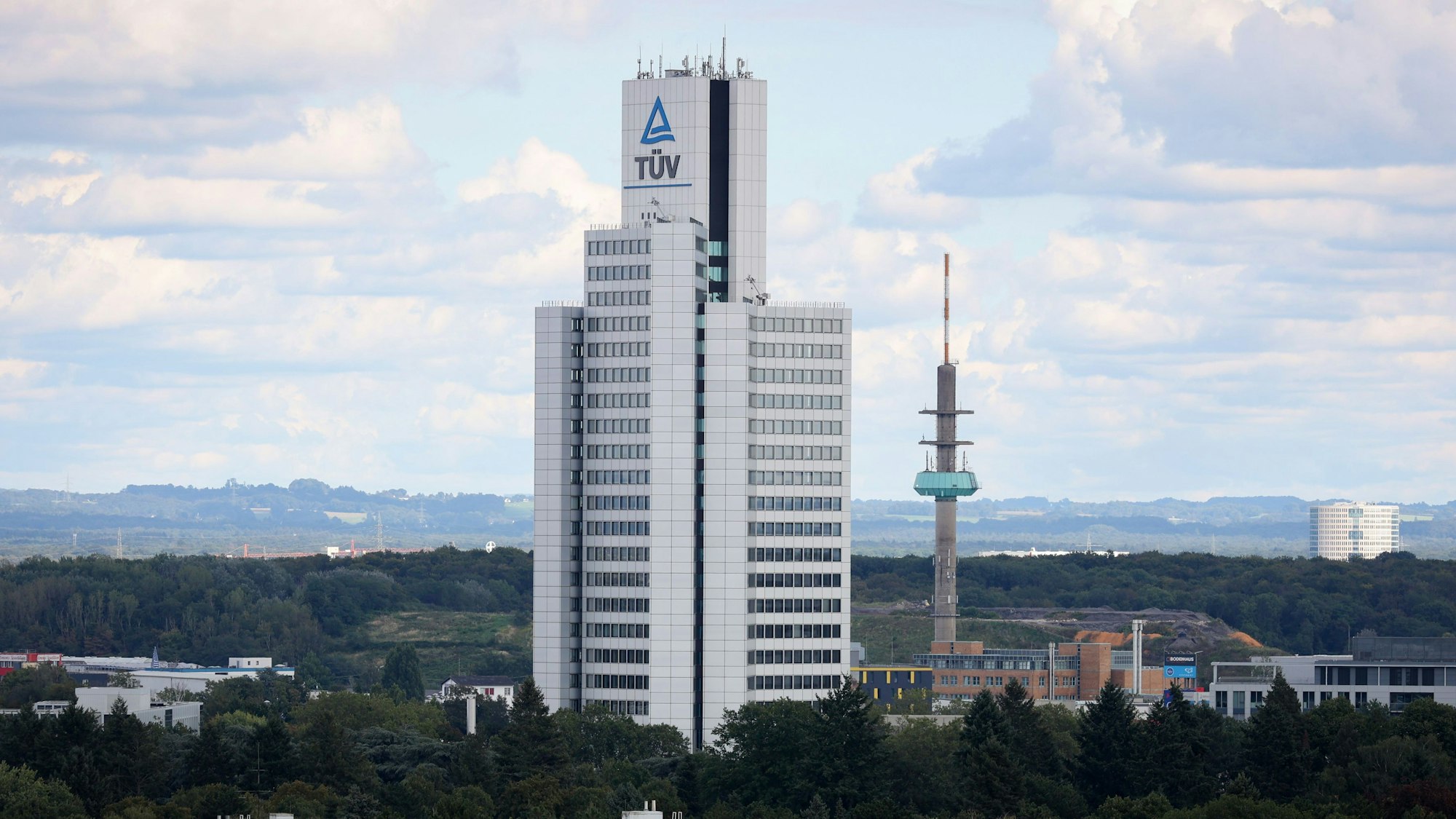 Das TÜV Rheinland Group Gebäude in Poll
Foto