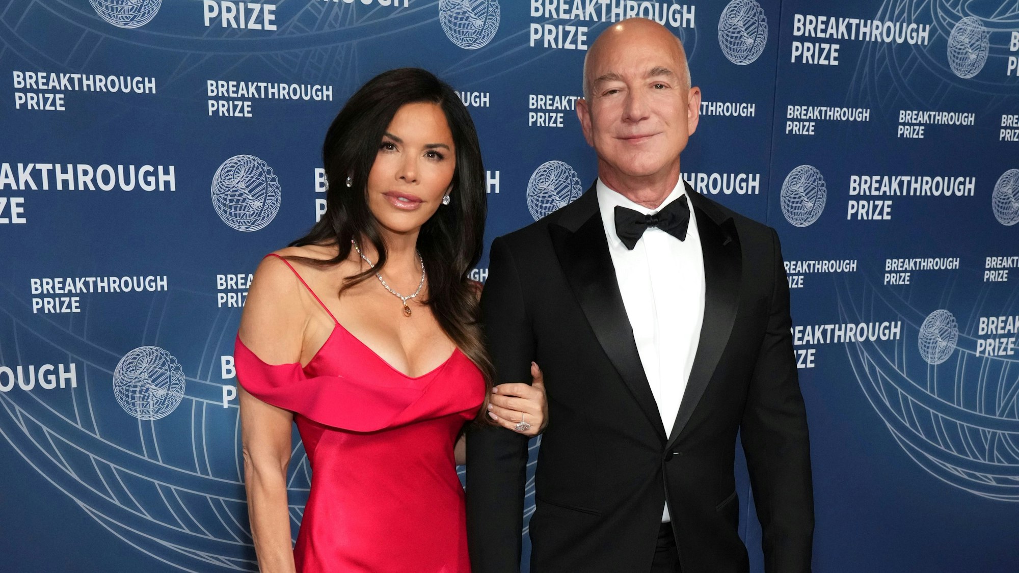 Schickt seine Verlobte Lauren Sanchez kurz vor der Hochzeit ins All: Jeff Bezos.