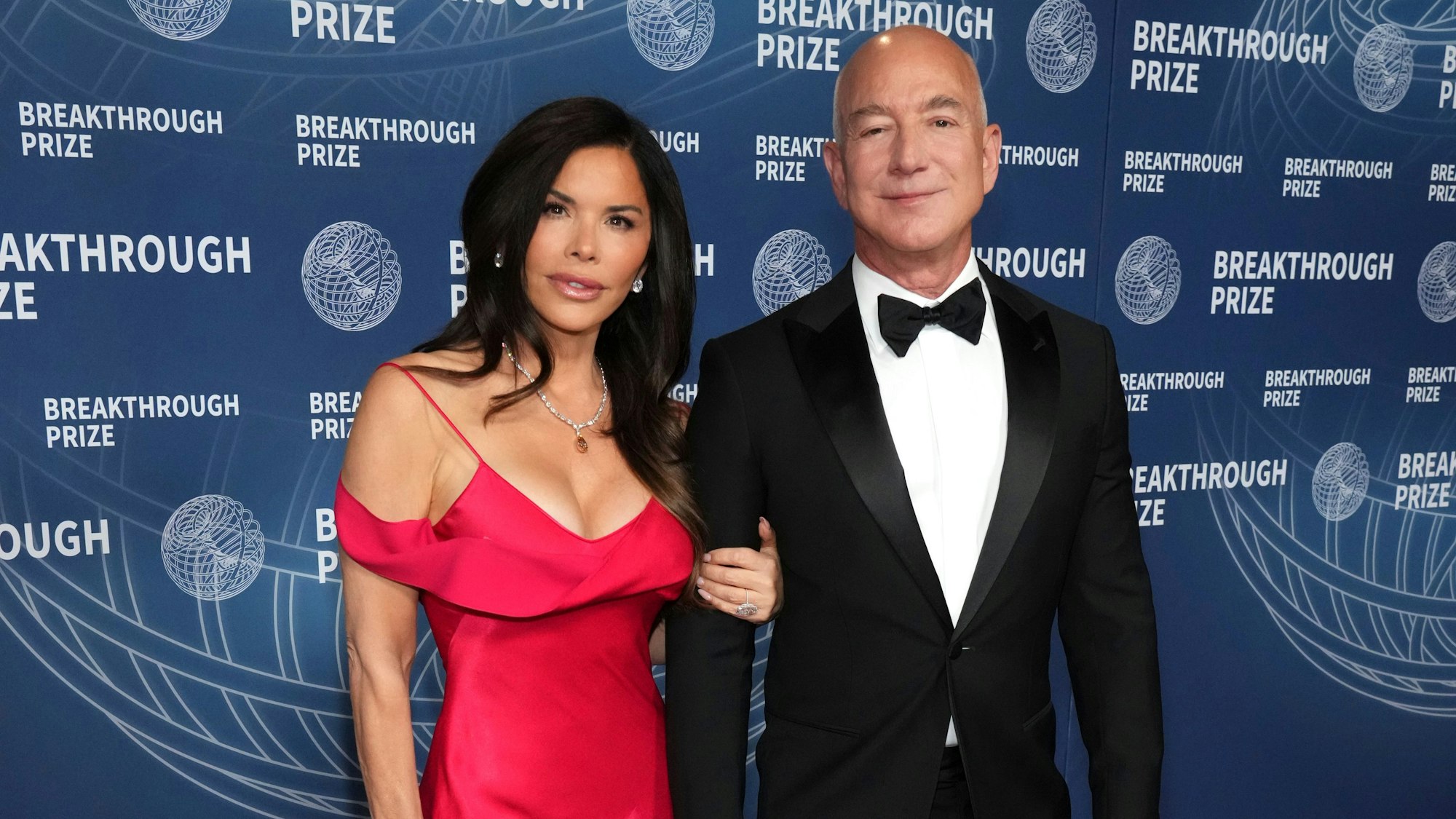 Schickt seine Verlobte Lauren Sanchez kurz vor der Hochzeit ins All: Jeff Bezos.