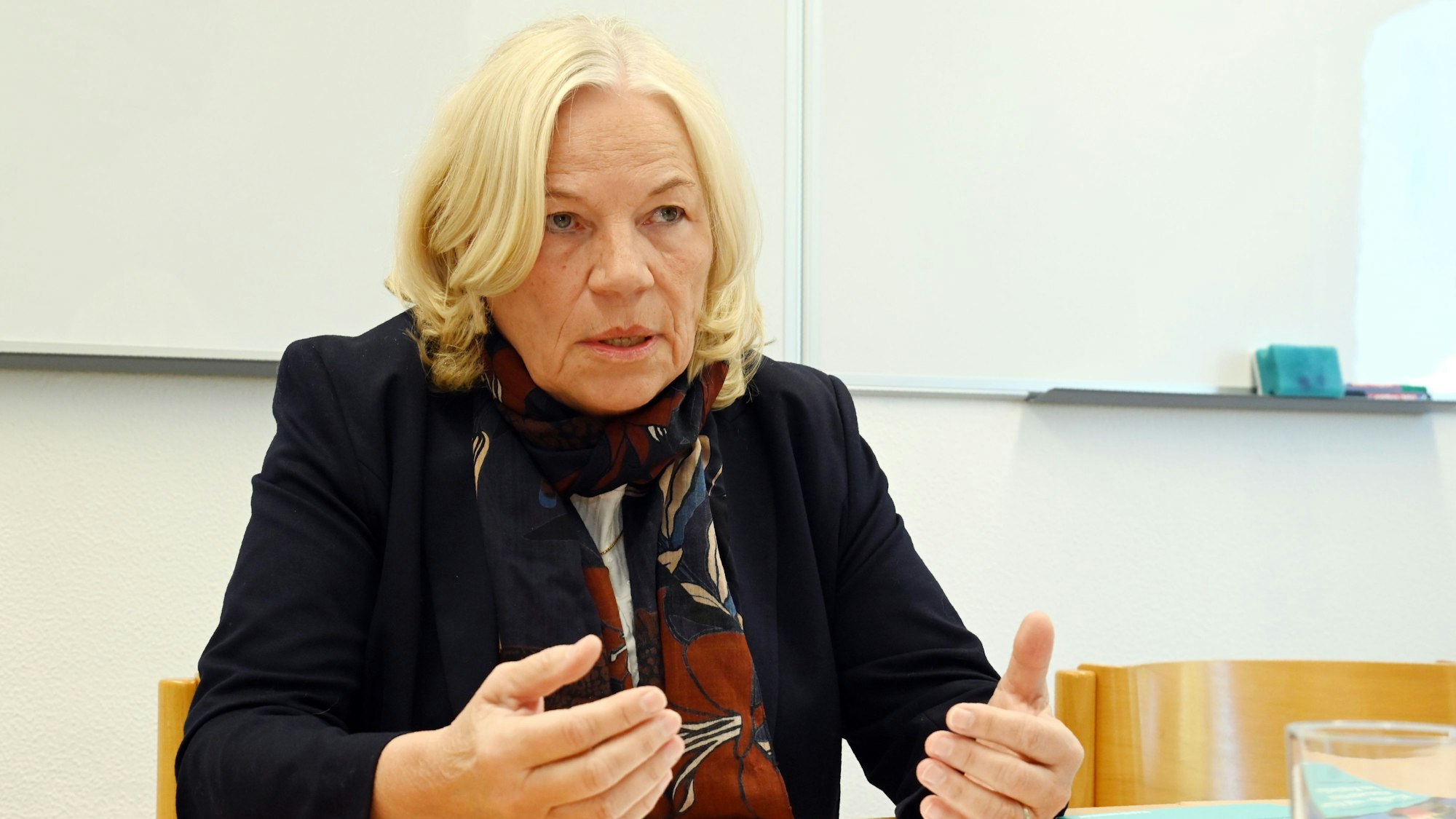 Katja Scholtes von den Kliniken der Stadt Köln erklärt im Gespräch mit dem Kölner Stadt-Anzeiger ihr Herzensprojekt: Eine Kliniktiefgarage, die in ein Notfallzentrum umgewandelt werden kann.
