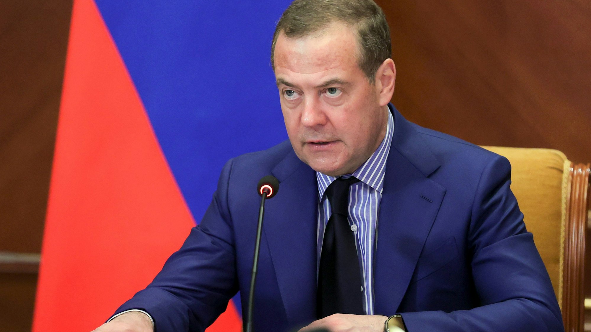 Dmitri Medwedew im Parlament.