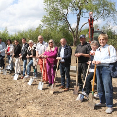Spatenstich für den mittlerweile elften Kindergarten in Neunkirchen-Seelscheid. Träger ist der verein "lernen fördern Kreisverband Rhein-Sieg".
