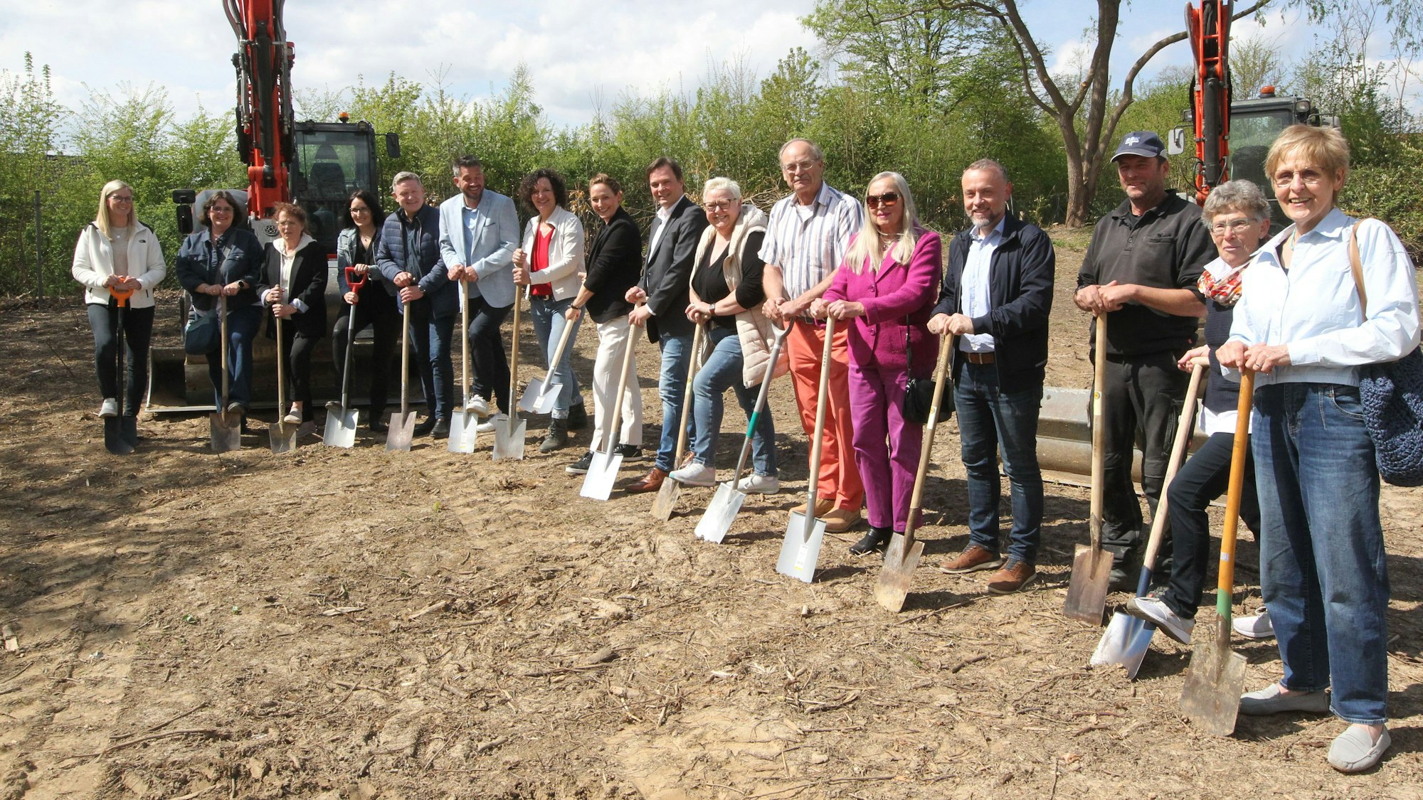 Spatenstich für den mittlerweile elften Kindergarten in Neunkirchen-Seelscheid. Träger ist der verein "lernen fördern Kreisverband Rhein-Sieg".
