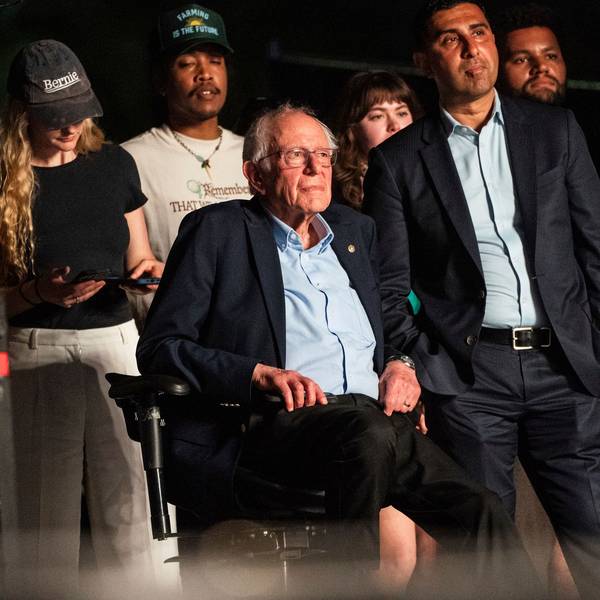 Zu sehen ist Bernie Sanders nach seiner Rede auf dem Coachella-Festival 2025 im Empire Polo Club