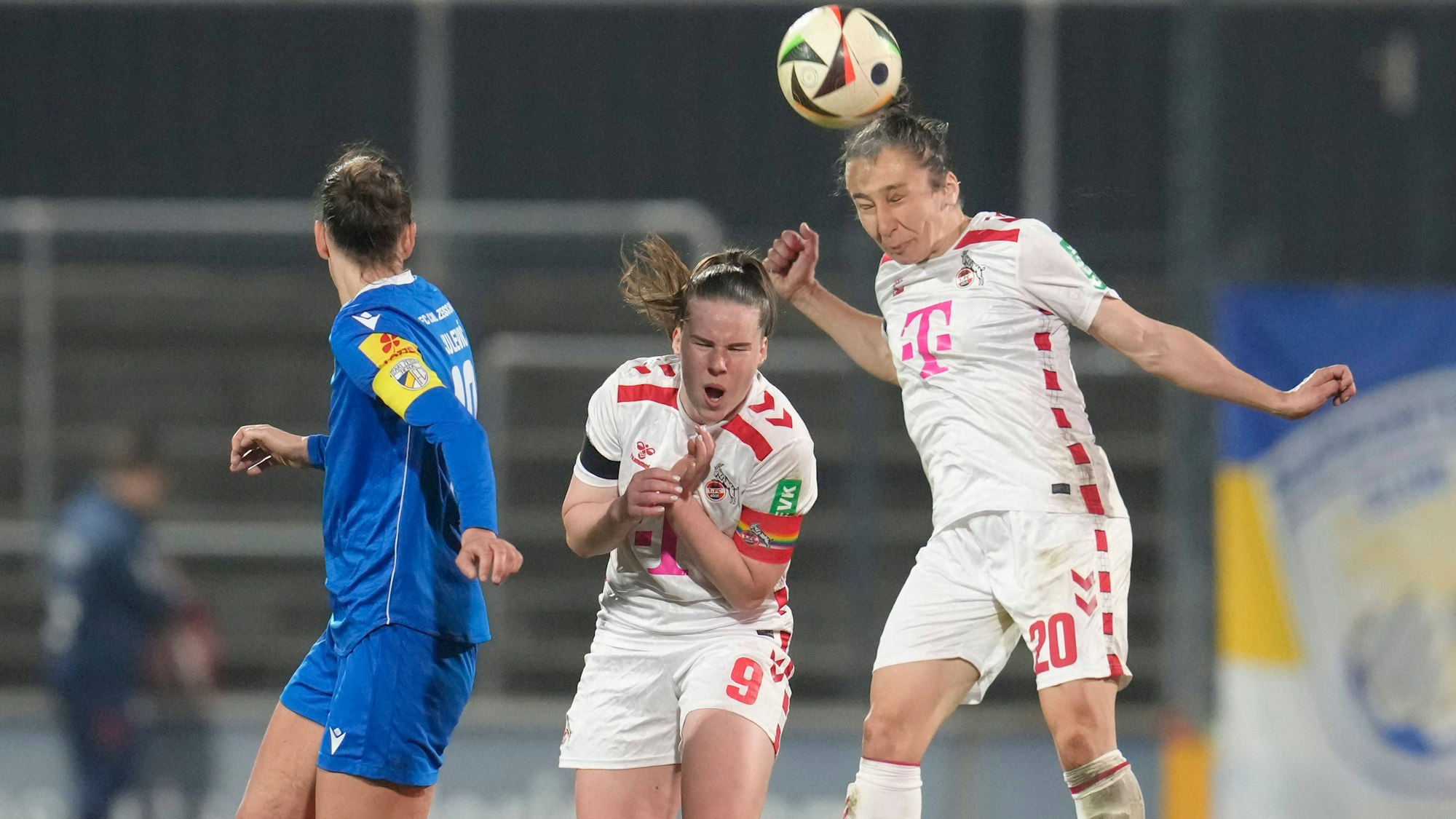 Merza Julevic FC Carl Zeiss Jena, 10 gegen Adriana Achcinska 1. FC Koeln, 9 und Sylwia Matysik 1. FC Koeln, 20 GER, 1. FC Koeln vs FC Carl Zeiss Jena, Fussball, Google Pixel Frauen Bundesliga, 18. Spieltag, Saison 2024/2025, 28.03.2025 DFL REGULATIONS PROHIBIT ANY USE OF PHOTOGRAPHS AS IMAGE SEQUENCES AND/OR QUASI-VIDEO GER, 1. FC Koeln vs FC Carl Zeiss Jena, Fussball, Google Pixel Frauen Bundesliga, 18. Spieltag, Saison 2024/2025, 28.03.2025 Koeln *** Merza Julevic FC Carl Zeiss Jena, 10 vs Adriana Achcinska 1 FC Koeln, 9 and Sylwia Matysik 1 FC Koeln, 20 GER, 1 FC Koeln vs FC Carl Zeiss Jena, Football, Google Pixel Womens Bundesliga, Matchday 18, Season 2024 2025, 28 03 2025 DFL REGULATES PROHIBIT ANY USE OF PHOTOGRAPHS AS IMAGE SEQUENCES AND OR QUASI VIDEO GER, 1 FC Koeln vs FC Carl Zeiss Jena, Football, Google Pixel Womens Bundesliga, Matchday 18, Season 2024 2025, 28 03 2025 Koeln Copyright: xEibner-Pressefoto/ScottxColemanx EP_SCN