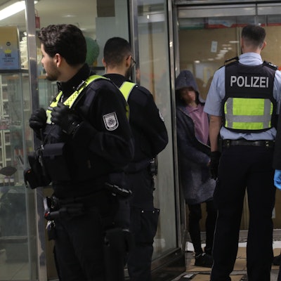 Mit gemeinsamen Streifenteams wollen Polizei, Ordnungsamt und KVB die Drogen-Hotspots sicherer machen.