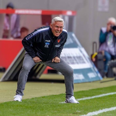 Olaf Janßen, Trainer des FC Viktoria Köln