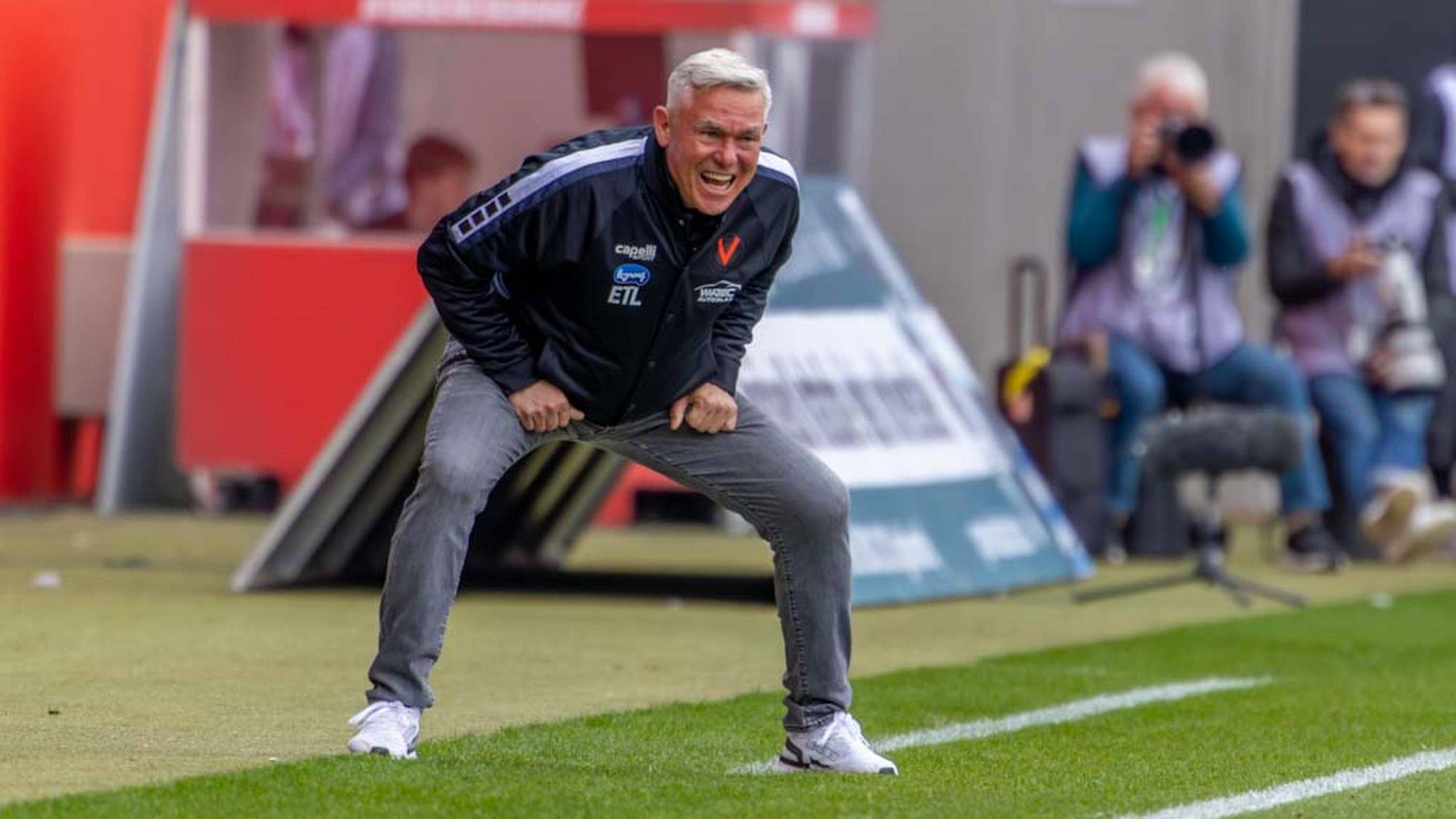 Olaf Janßen, Trainer des FC Viktoria Köln