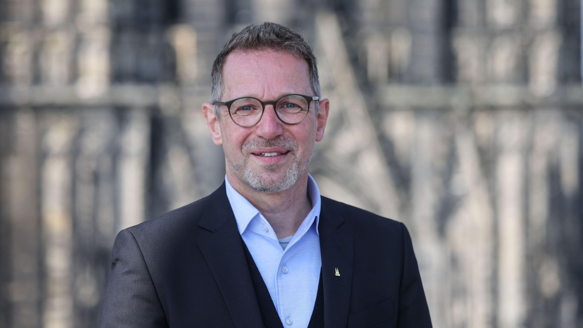 Den Kölner Dom zu erklimmen, ist enorm gefährlich, sagt Dombaumeister Peter Füssenich.