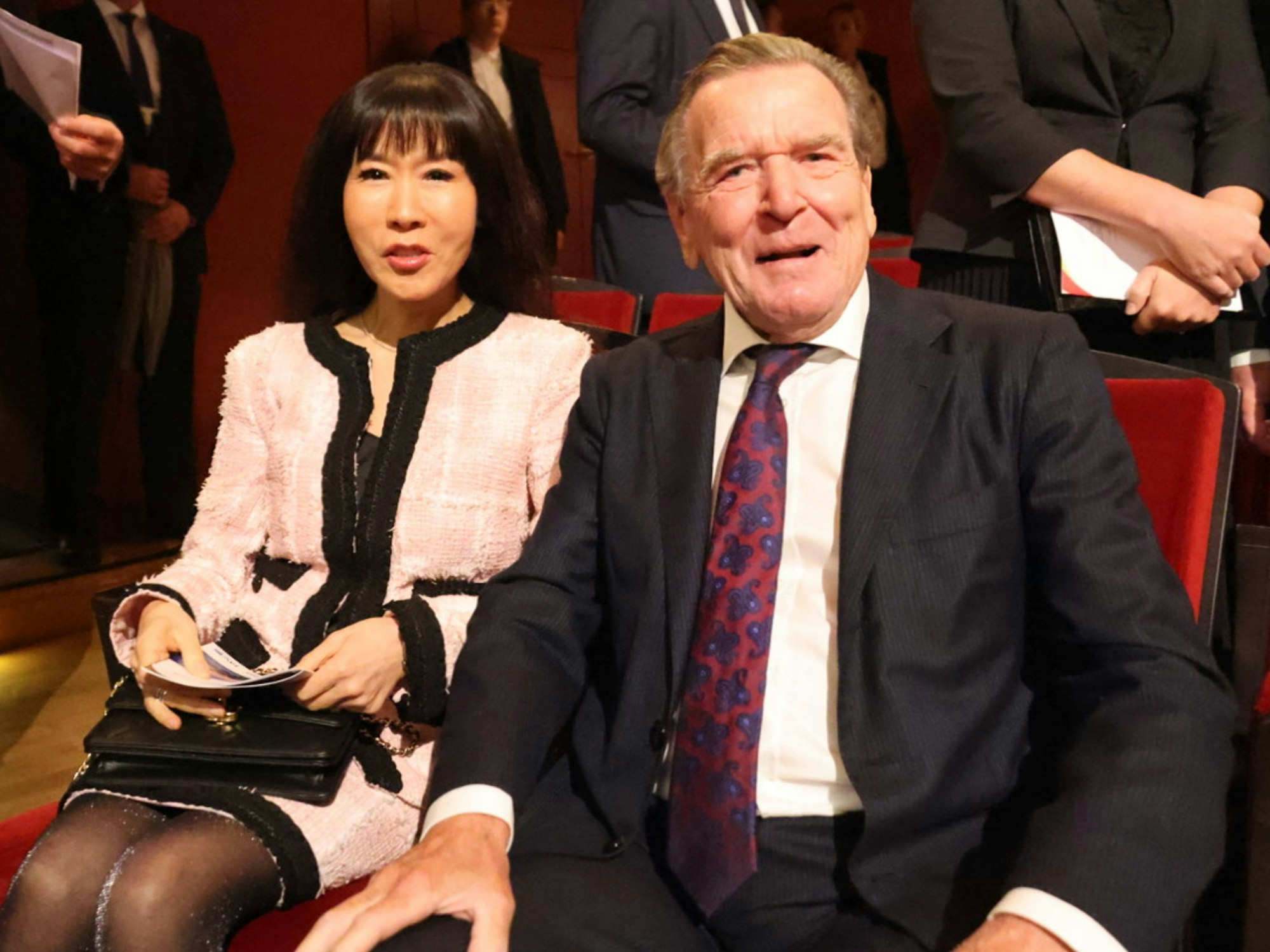 Gerhard Schröder neben seiner Ehefrau bei einer Veranstaltung zum Tag der Deutschen Einheit.